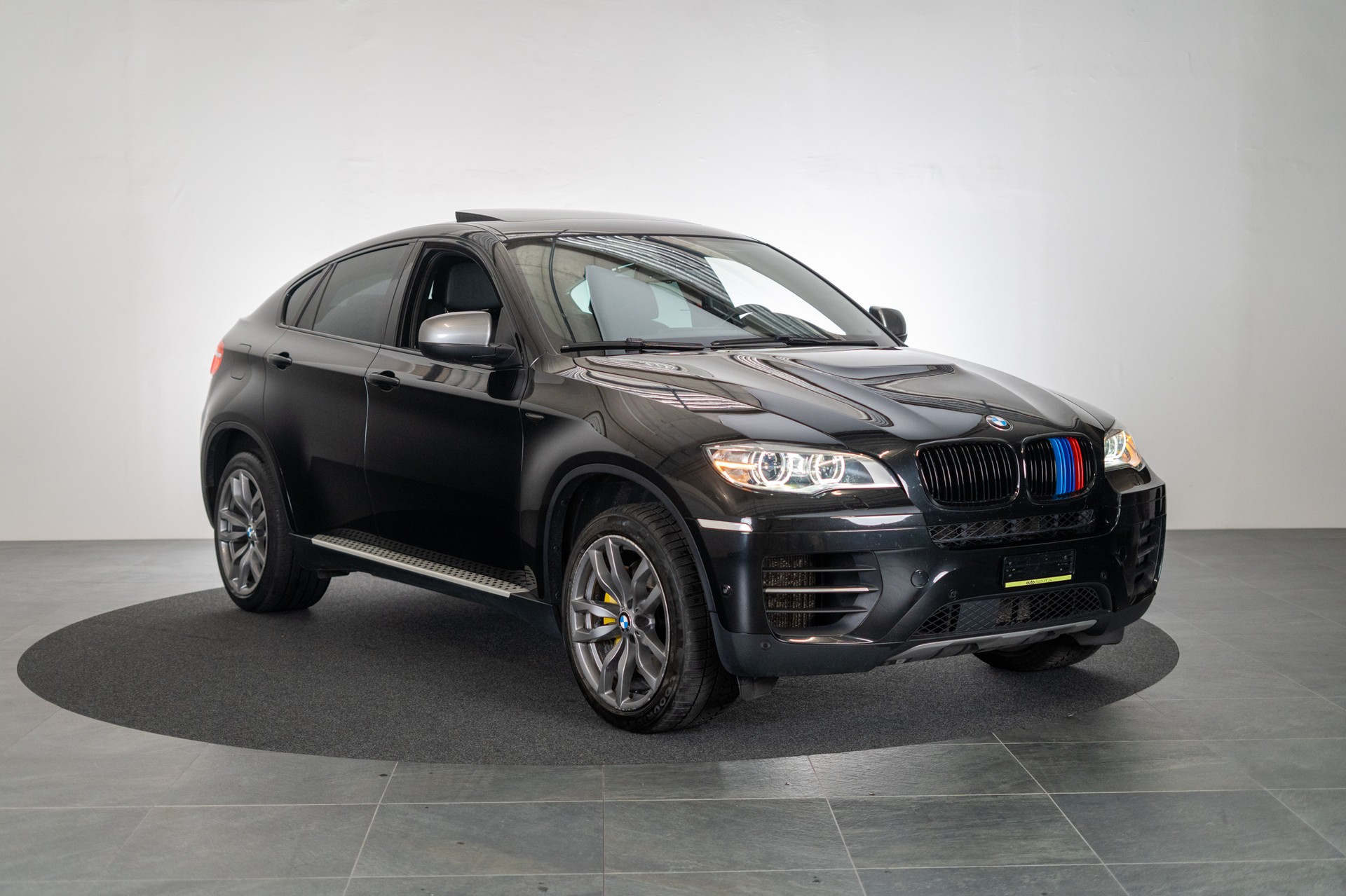 BMW X6 M50d / CH-Fahrezug / Panorama / Rückfahrkamera / HeadUp-image-2