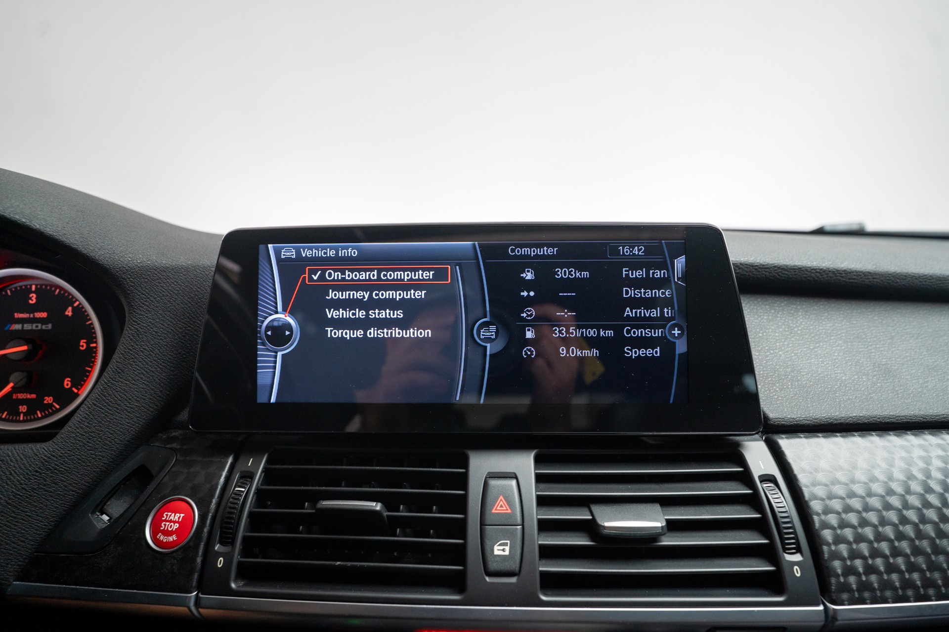 BMW X6 M50d / CH-Fahrezug / Panorama / Rückfahrkamera / HeadUp-image-27