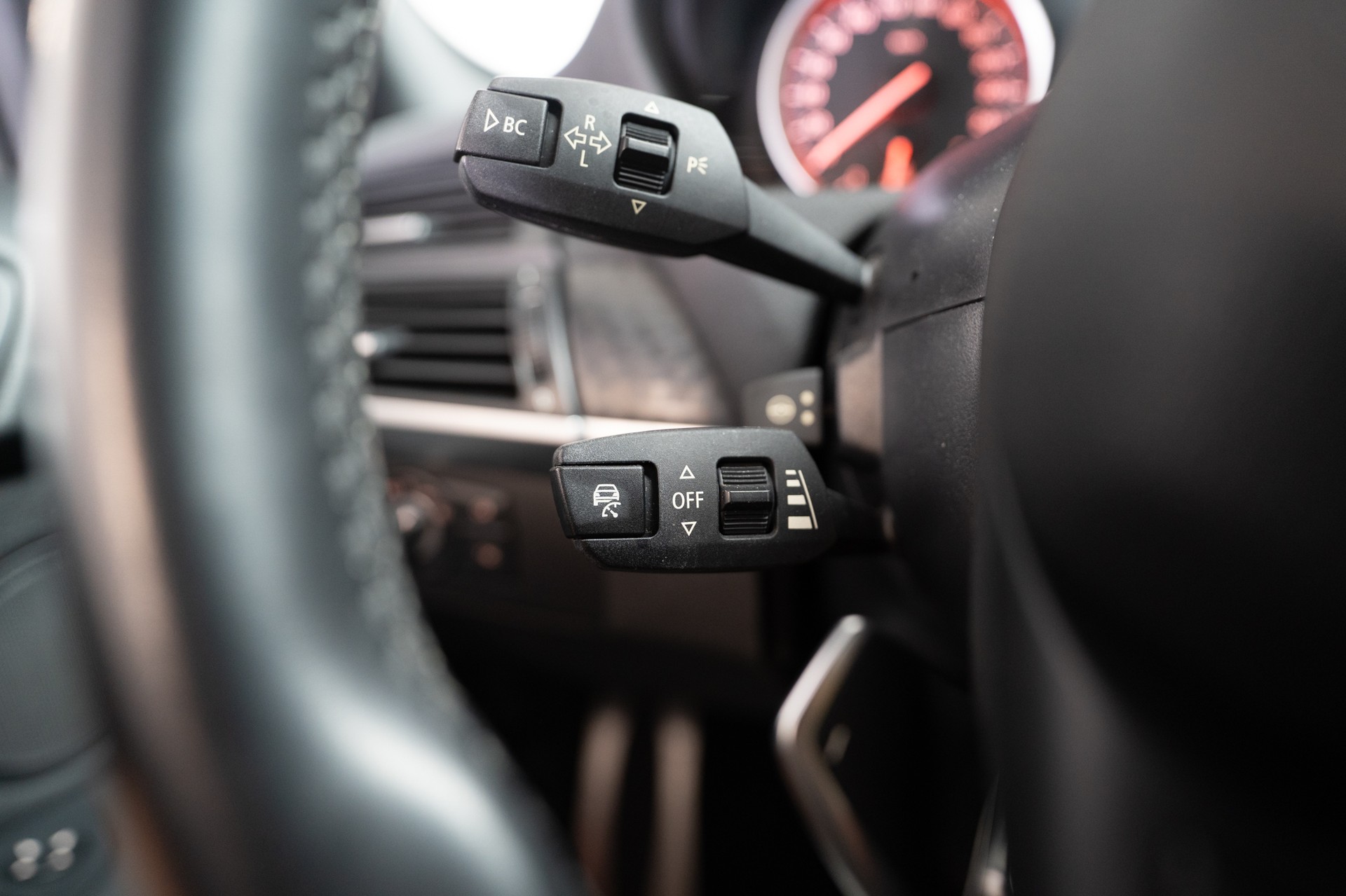 BMW X6 M50d / CH-Fahrezug / Panorama / Rückfahrkamera / HeadUp-image-20
