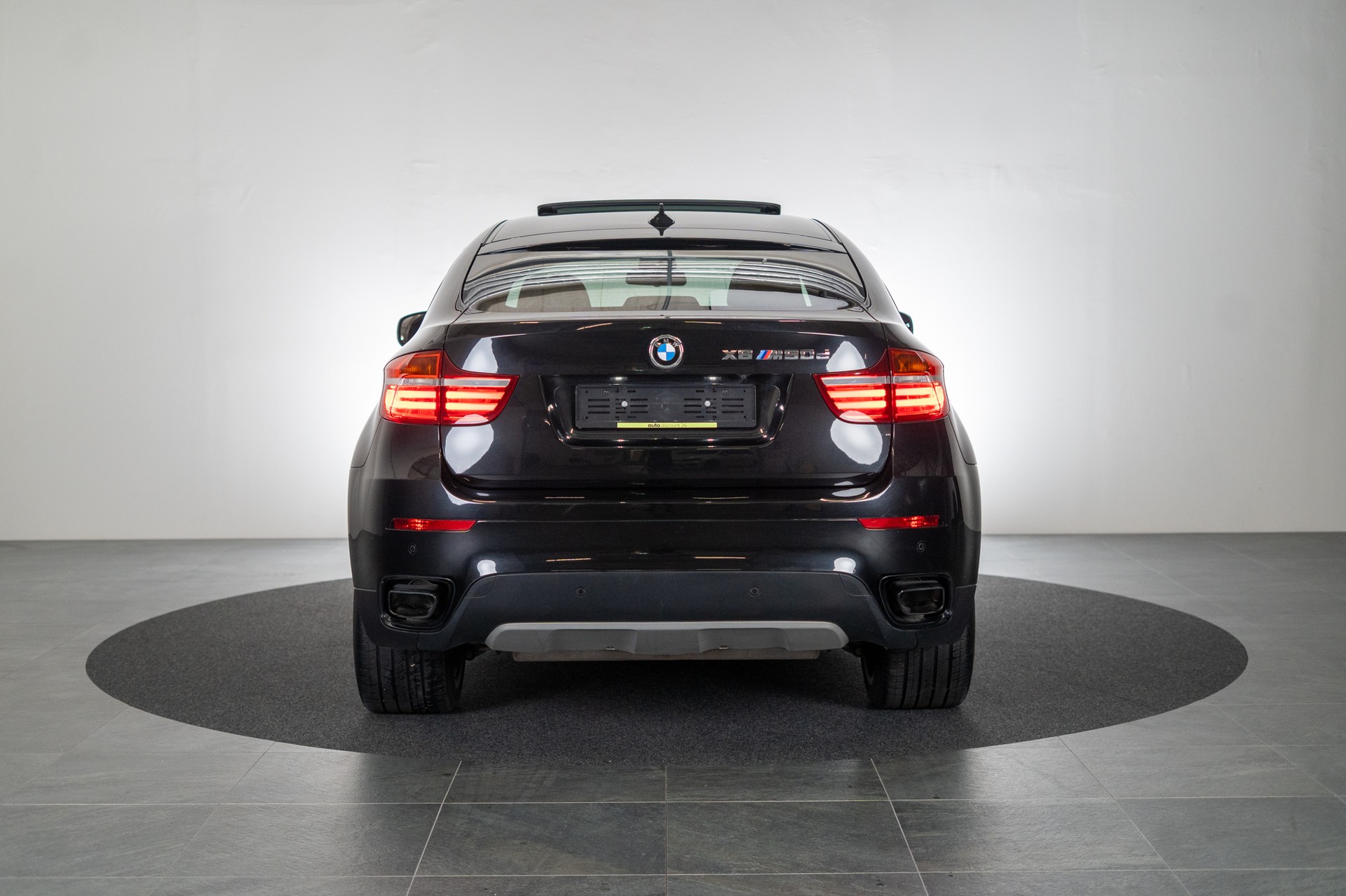 BMW X6 M50d / CH-Fahrezug / Panorama / Rückfahrkamera / HeadUp-image-4