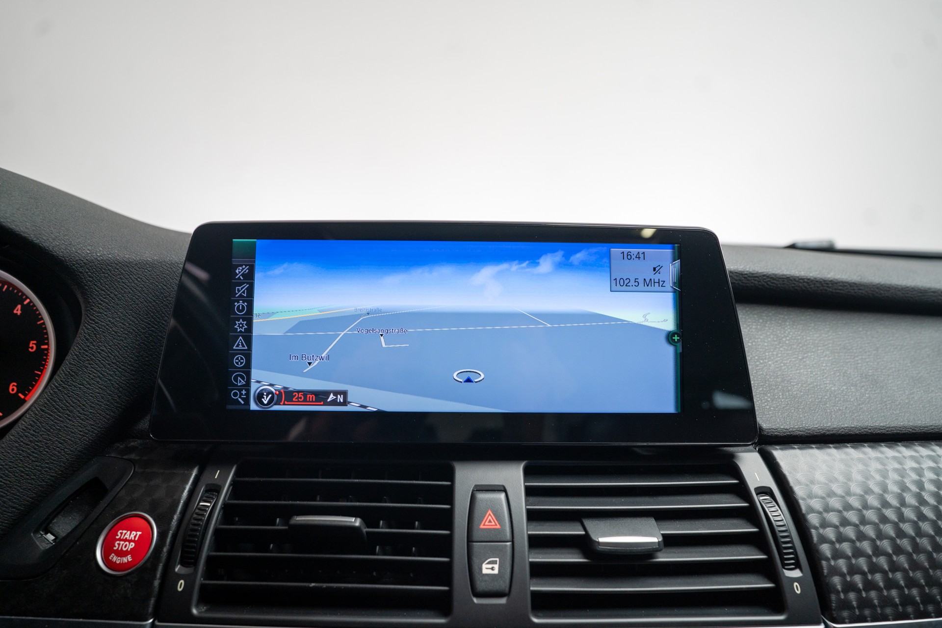 BMW X6 M50d / CH-Fahrezug / Panorama / Rückfahrkamera / HeadUp-image-24