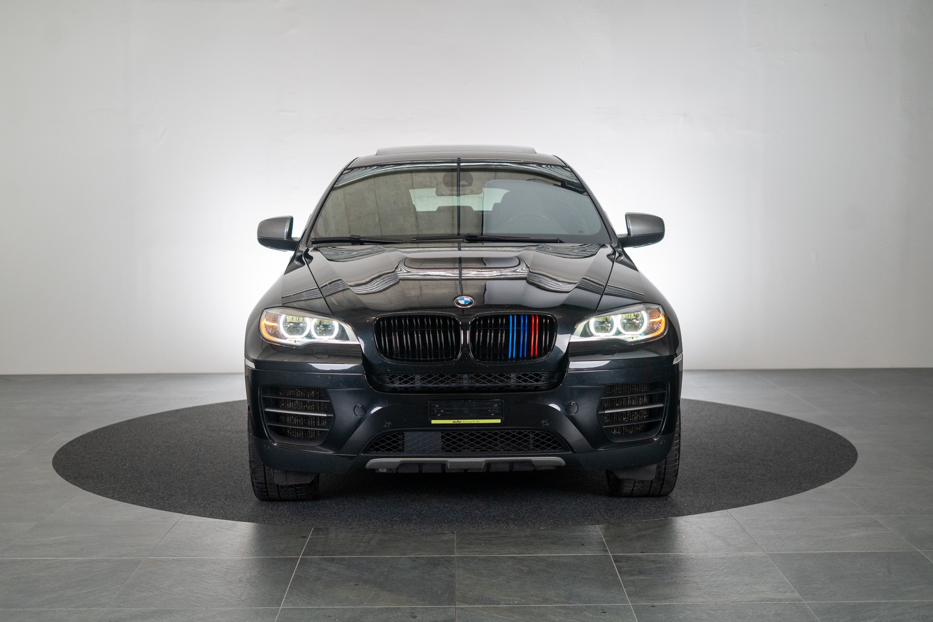 BMW X6 M50d / CH-Fahrezug / Panorama / Rückfahrkamera / HeadUp-image-1