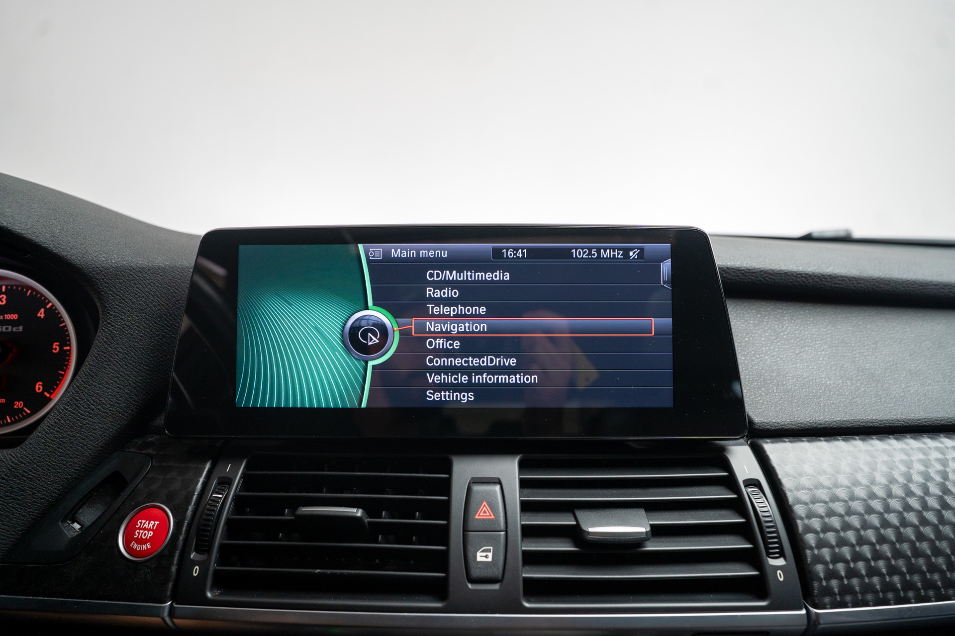 BMW X6 M50d / CH-Fahrezug / Panorama / Rückfahrkamera / HeadUp-image-25