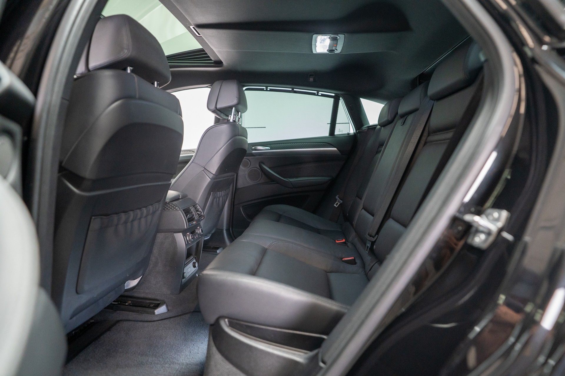 BMW X6 M50d / CH-Fahrezug / Panorama / Rückfahrkamera / HeadUp-image-12