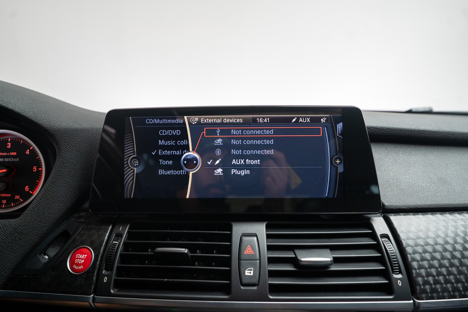 BMW X6 M50d / CH-Fahrezug / Panorama / Rückfahrkamera / HeadUp-image-26