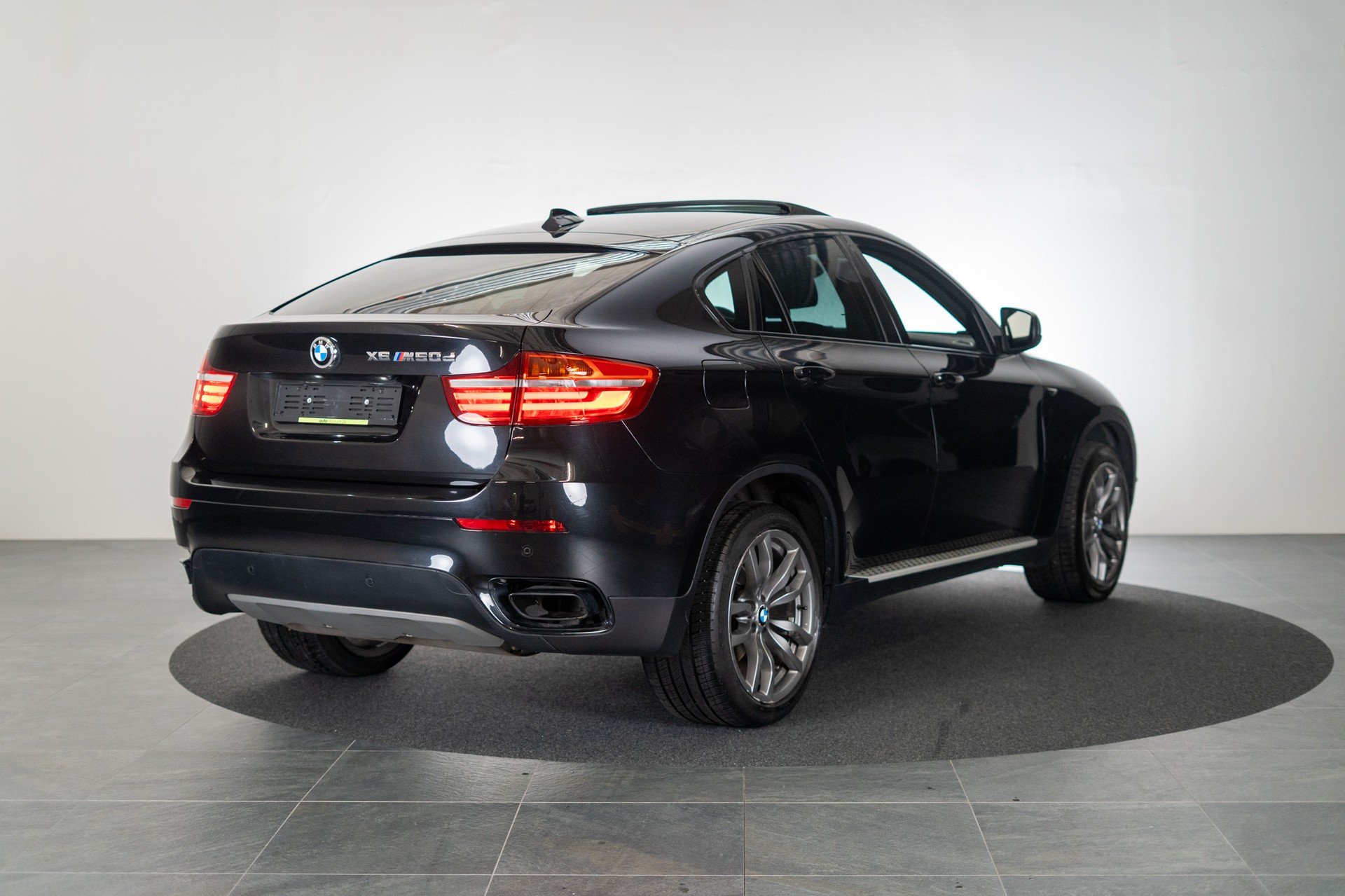 BMW X6 M50d / CH-Fahrezug / Panorama / Rückfahrkamera / HeadUp-image-6