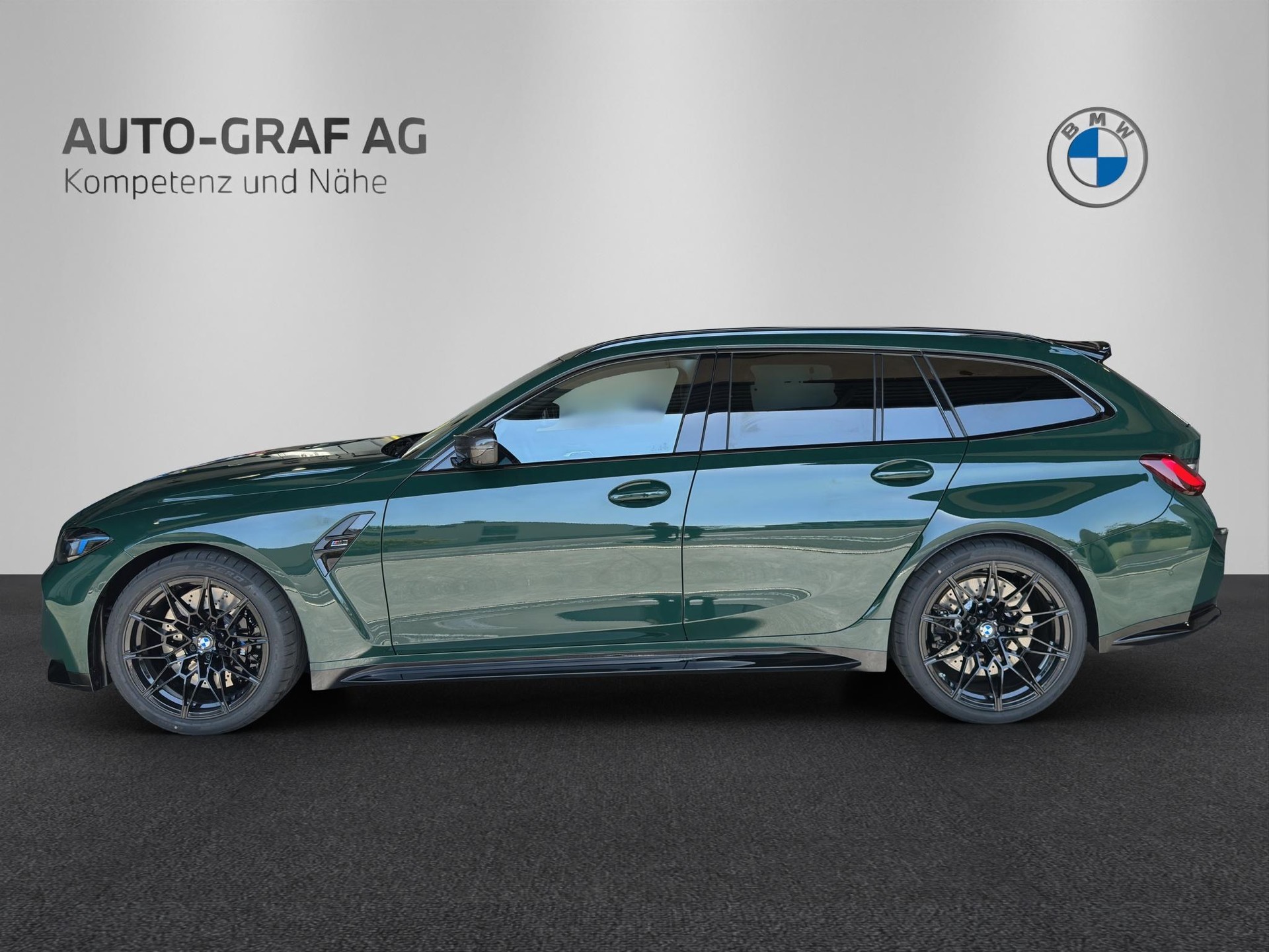 BMW M3 Competition xDrive Touring 'British Racing Green Individual'-showroom-element-1