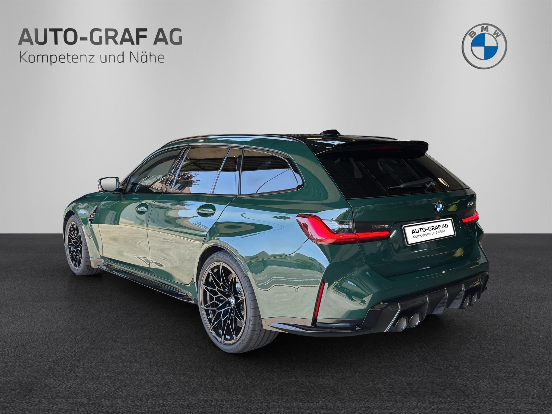 BMW M3 Competition xDrive Touring 'British Racing Green Individual'-showroom-element-2