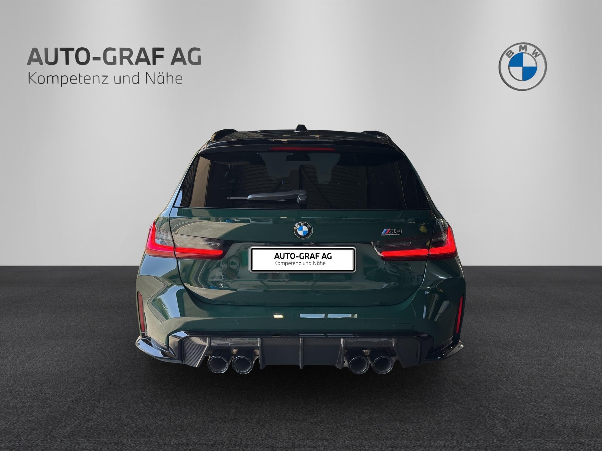 BMW M3 Competition xDrive Touring 'British Racing Green Individual'-showroom-element-3