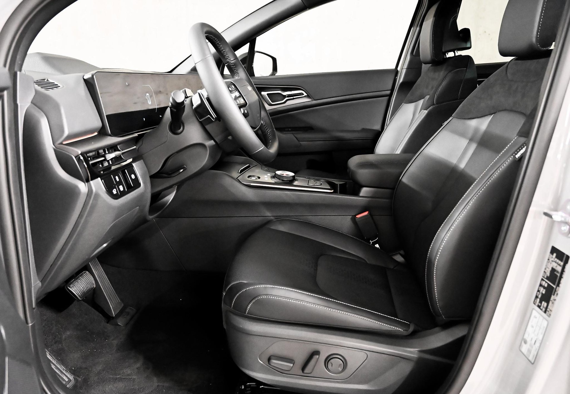 KIA Sportage 1.6 T-GDi Hybrid Black Edition-image-2