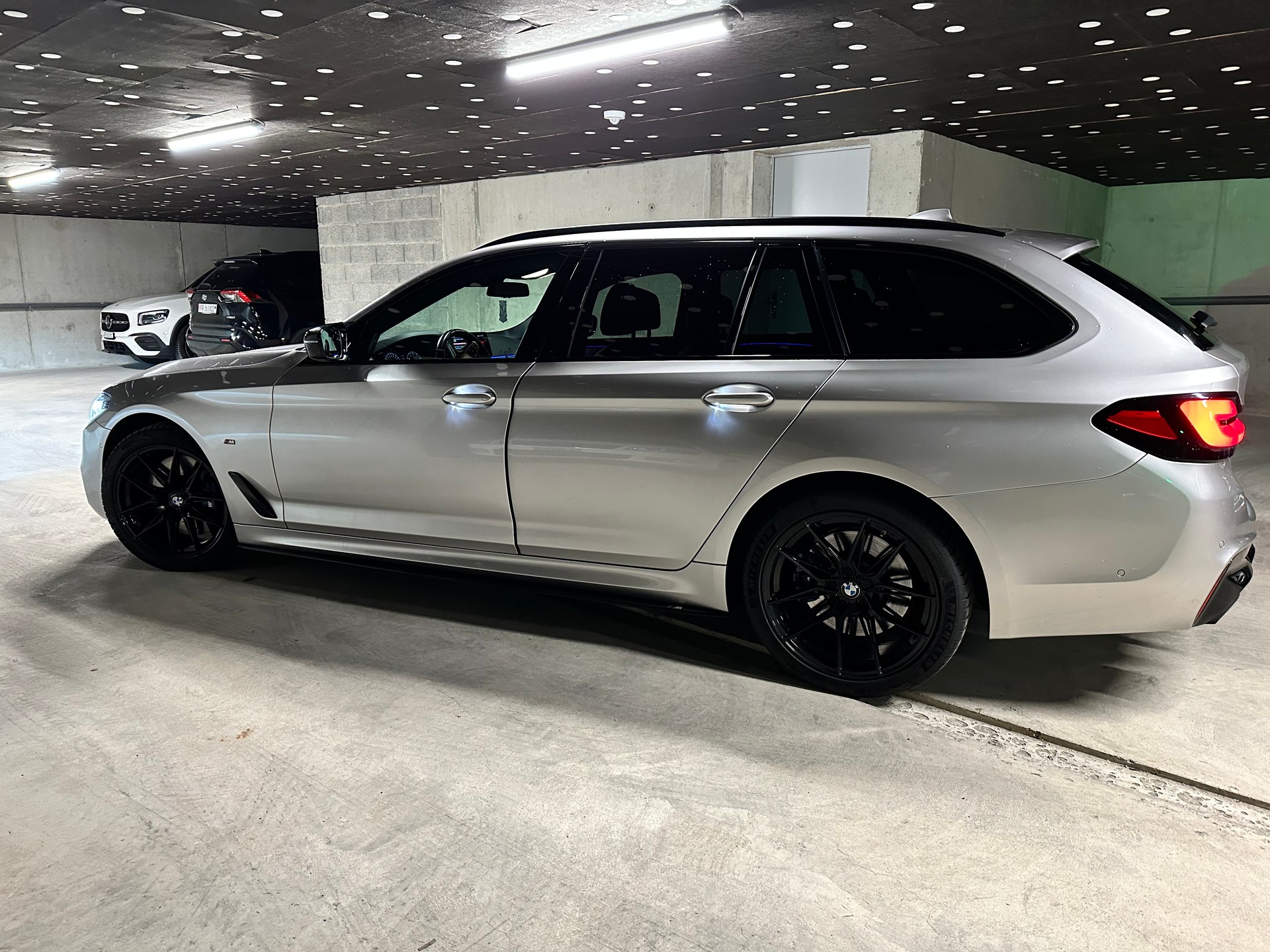 BMW 540i xDrive-image-2