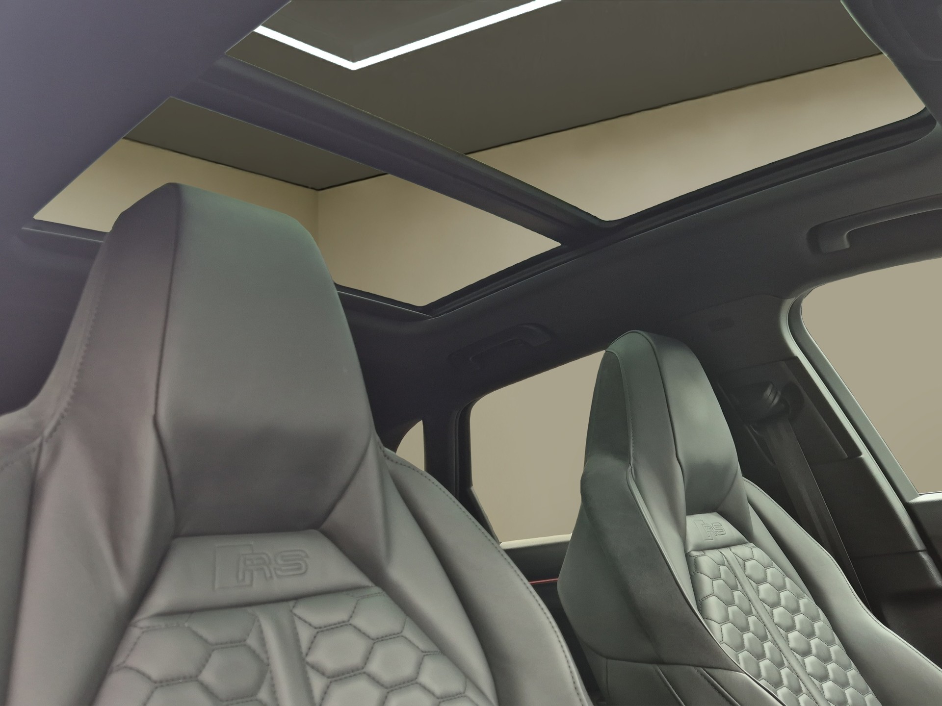 AUDI RS Q3 2.5 TFSI quattro S tronic-image-22