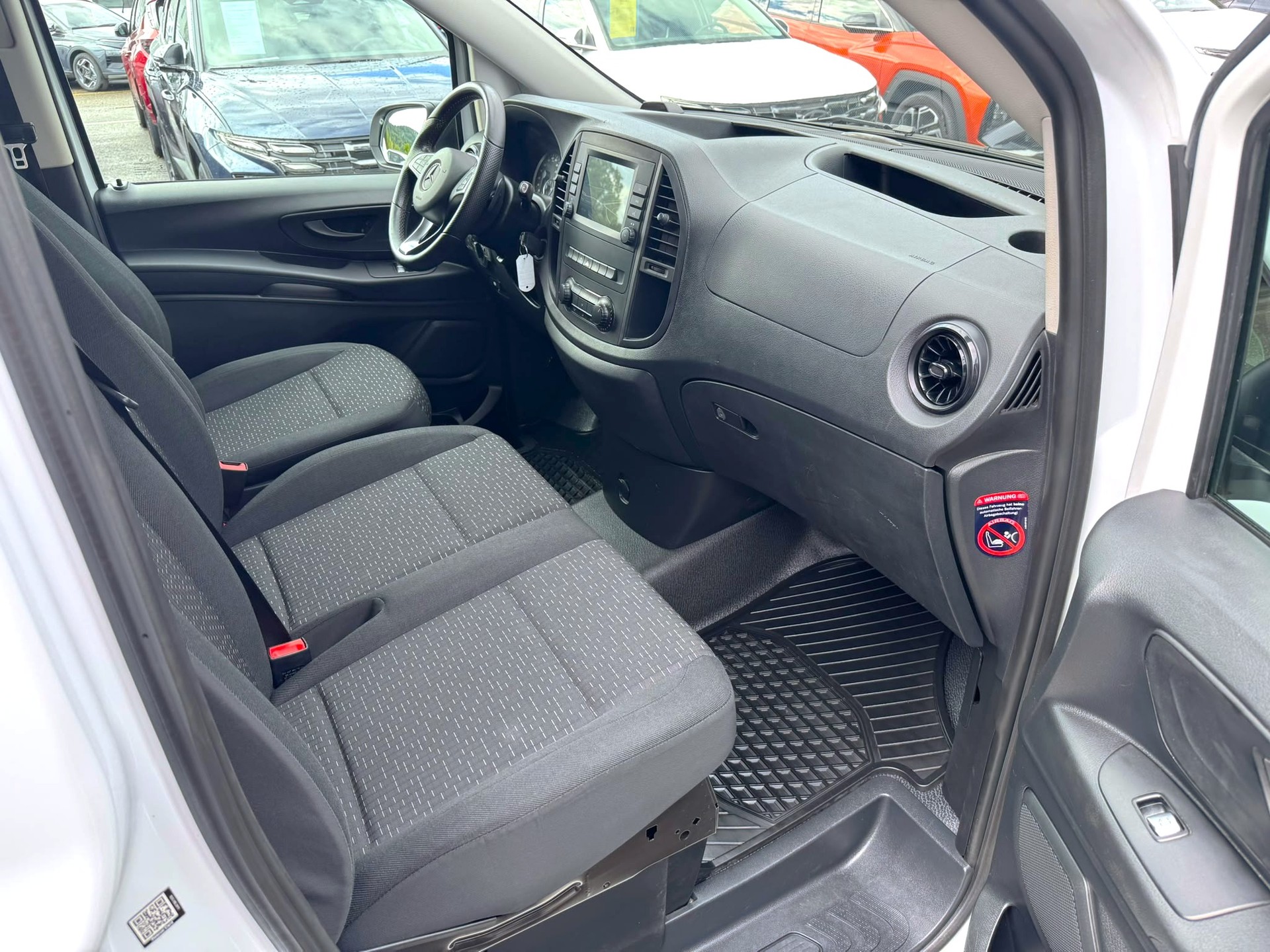 MERCEDES-BENZ Vito 114 CDI Base Extra-Long 9G 4WD-image-4