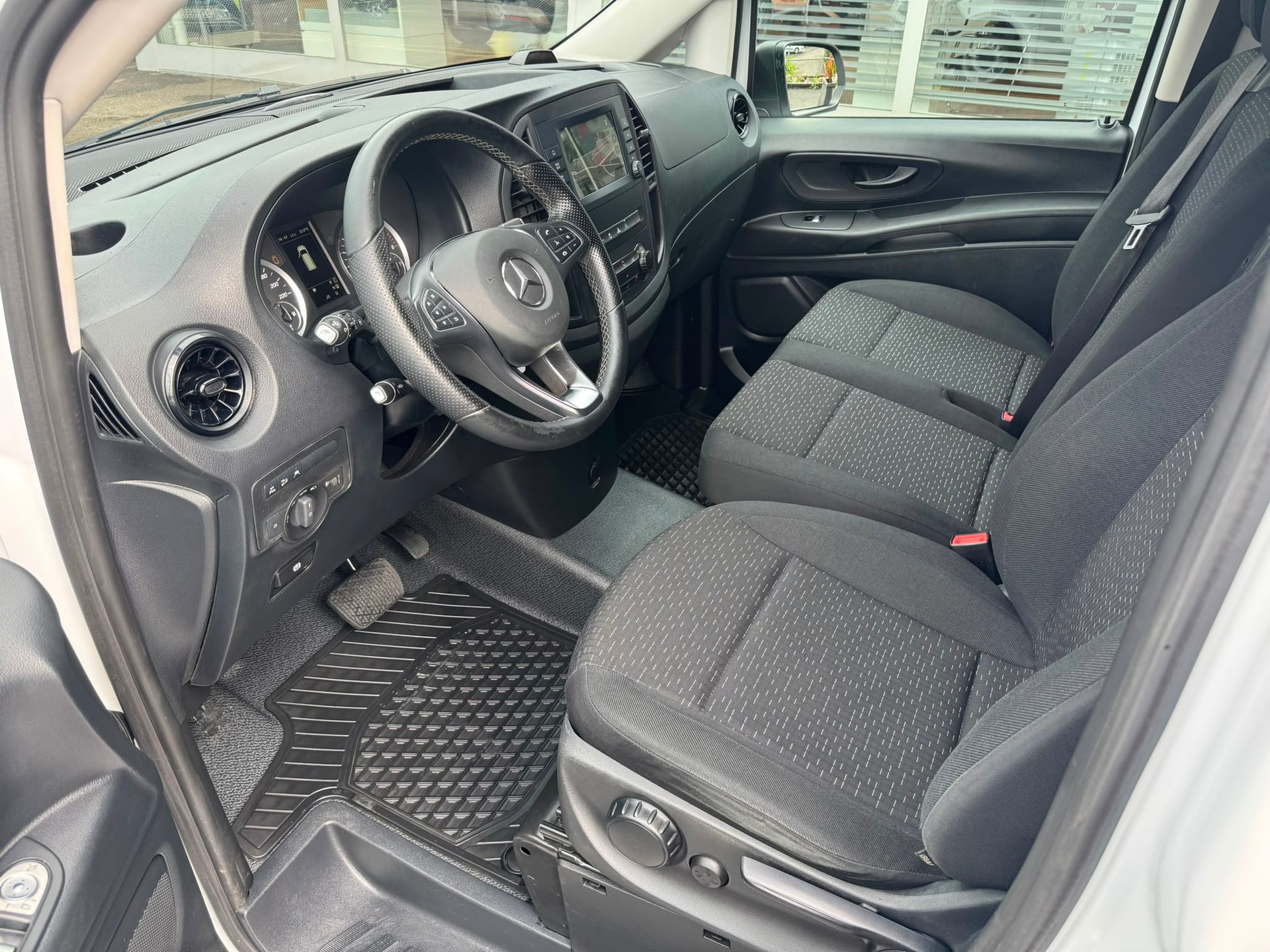 MERCEDES-BENZ Vito 114 CDI Base Extra-Long 9G 4WD-showroom-element-1