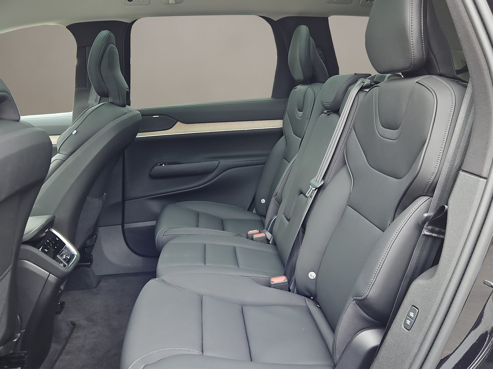 VOLVO EX90 Twin Plus AWD-image-9