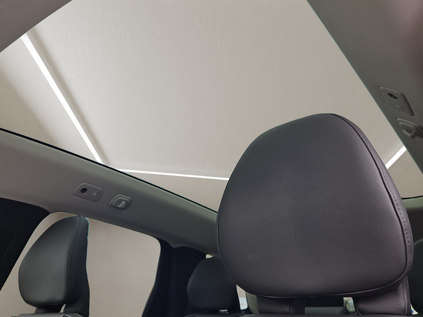 VOLVO EX90 Twin Plus AWD-image-15