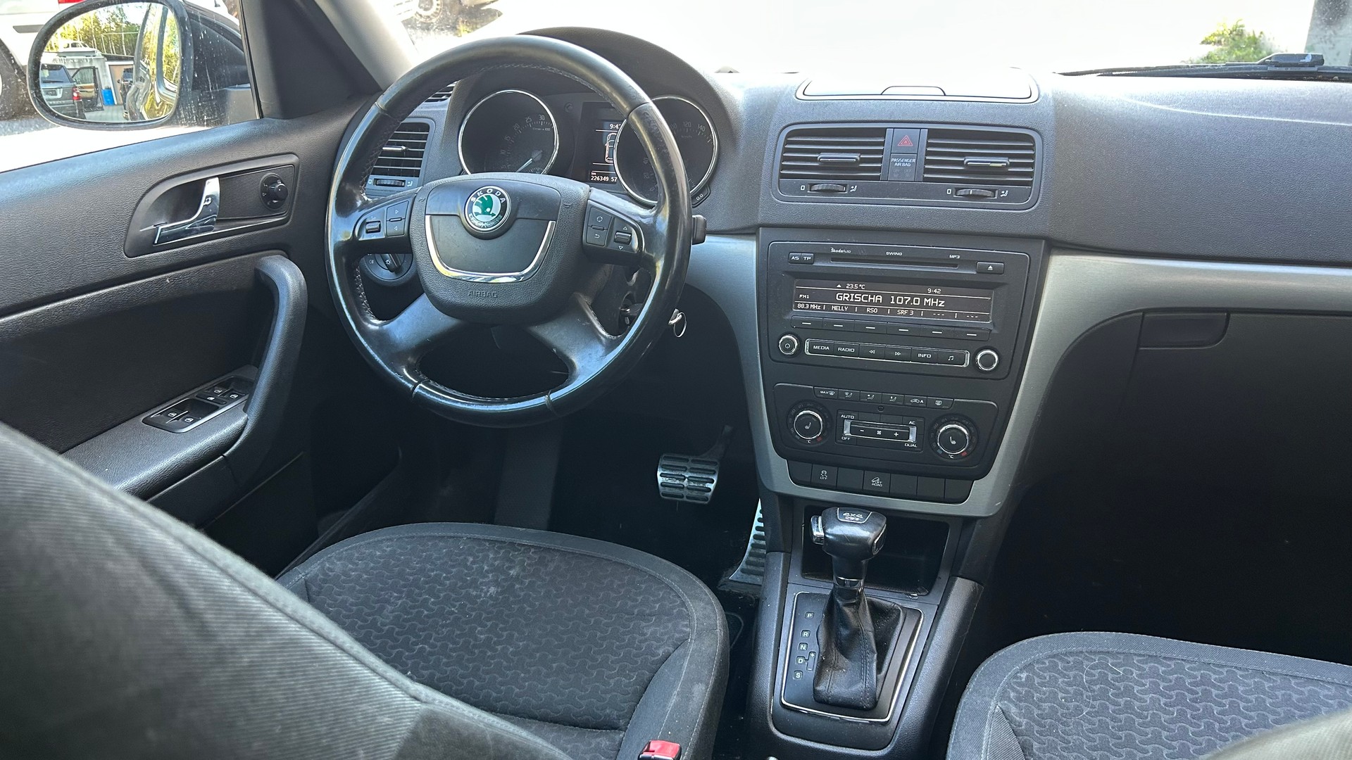 SKODA Yeti 2.0 TDI Adventure 4x4 DSG-image-6