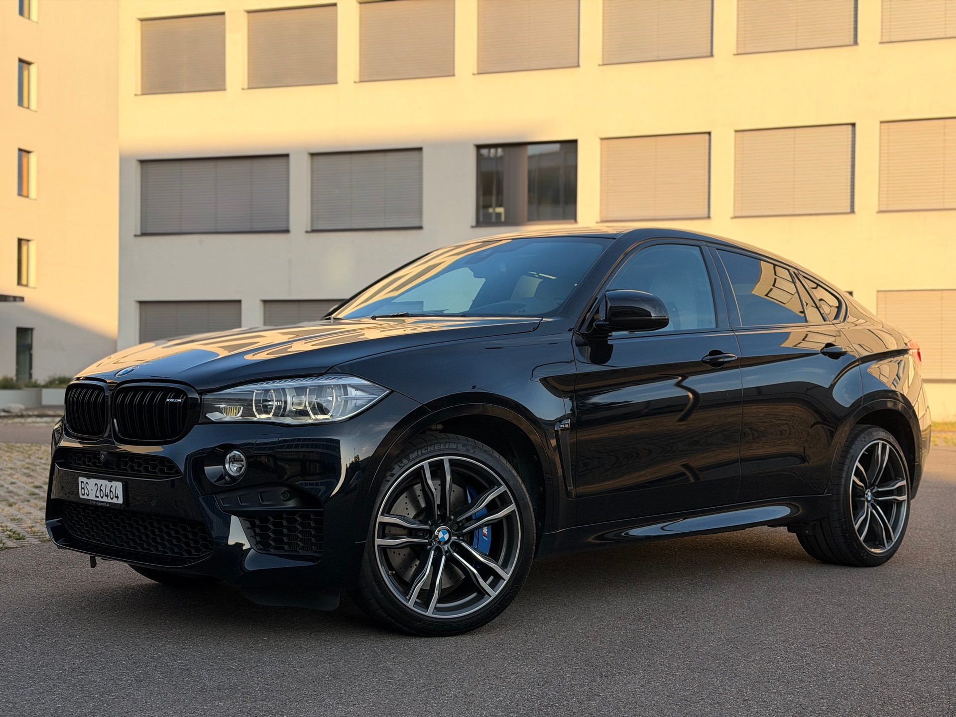 BMW X6M Steptronic *Azurit Schwarz*-image-14