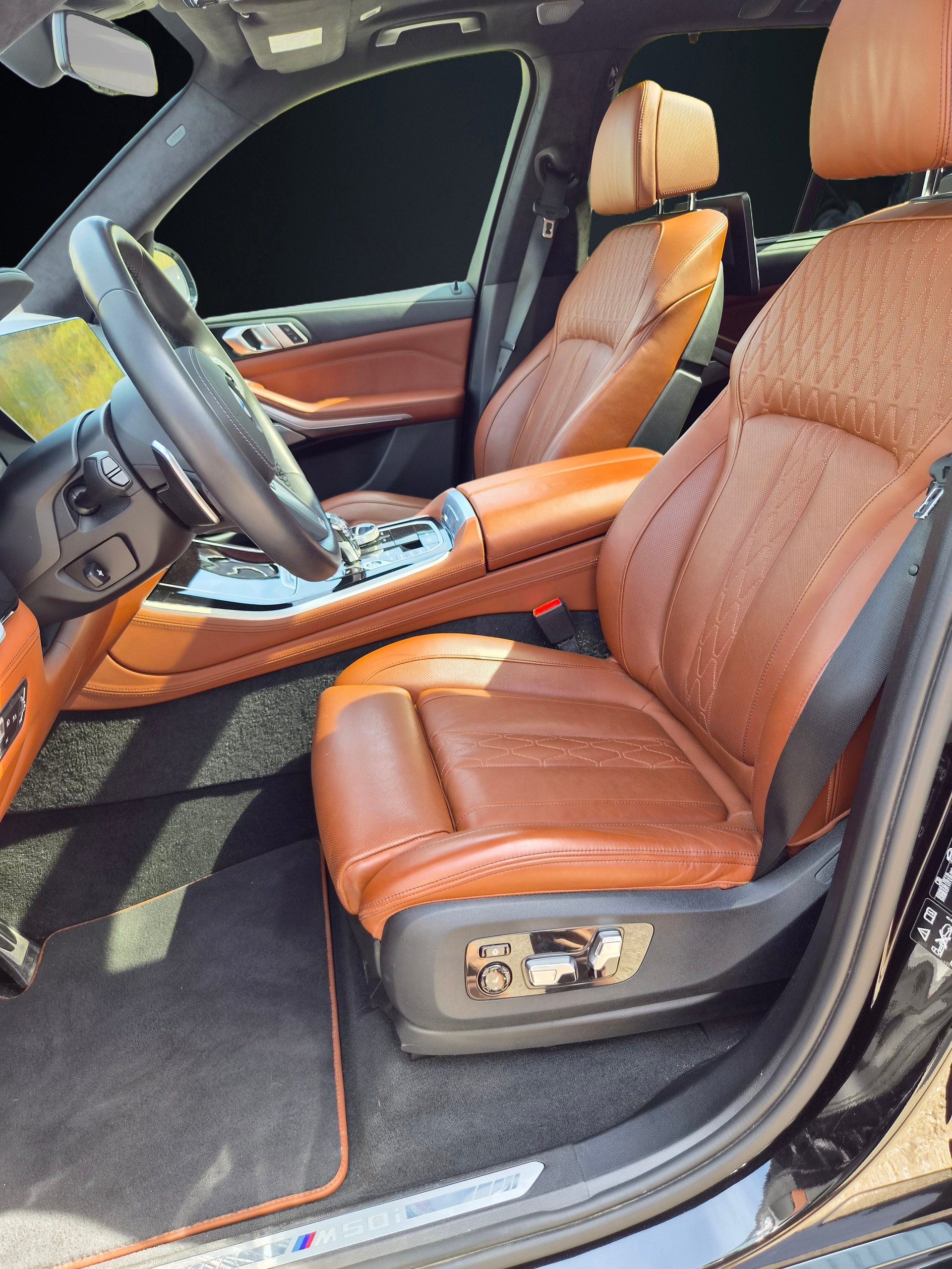 BMW X5 xDrive M50i Steptronic-image-13