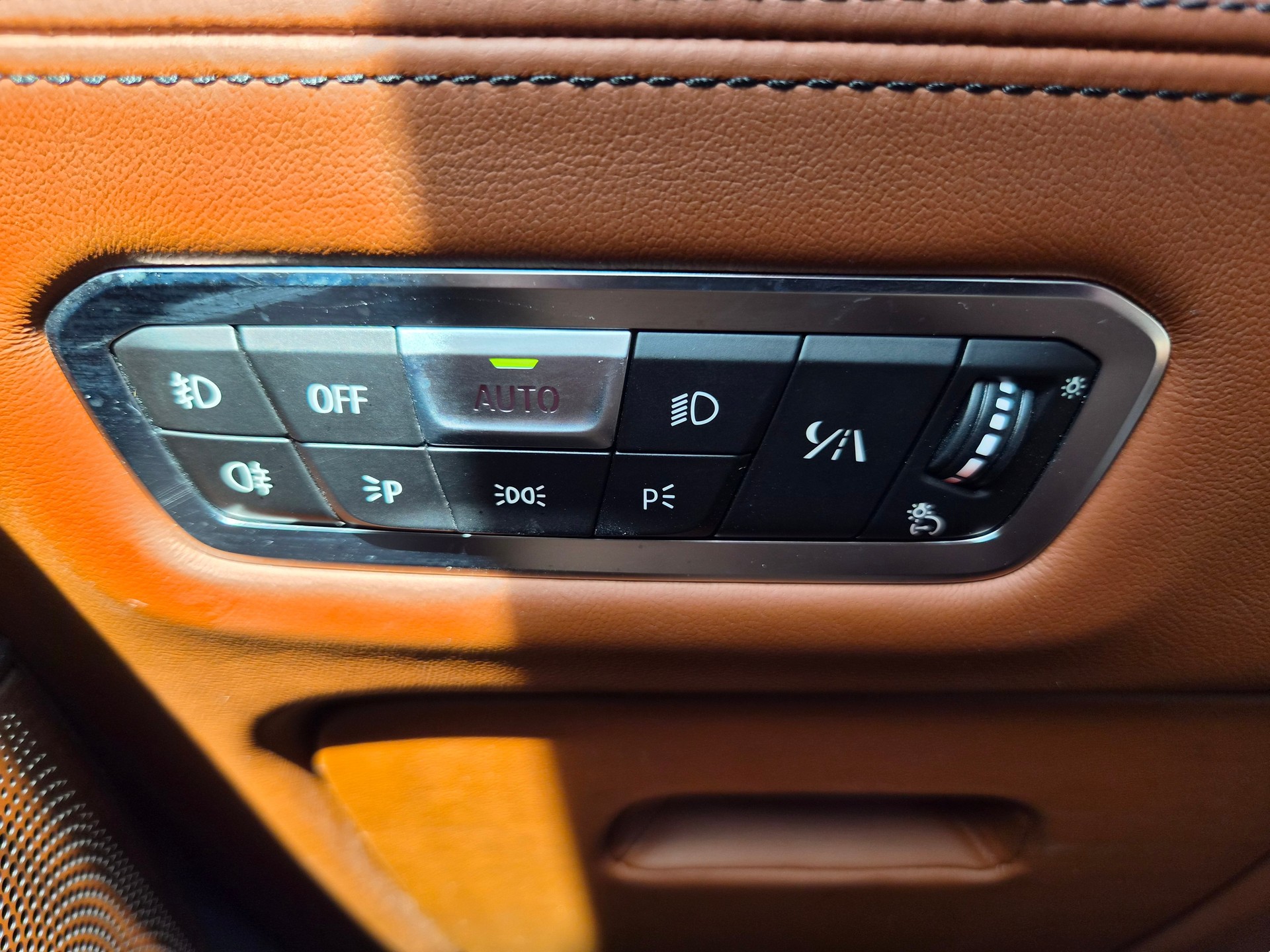 BMW X5 xDrive M50i Steptronic-image-19