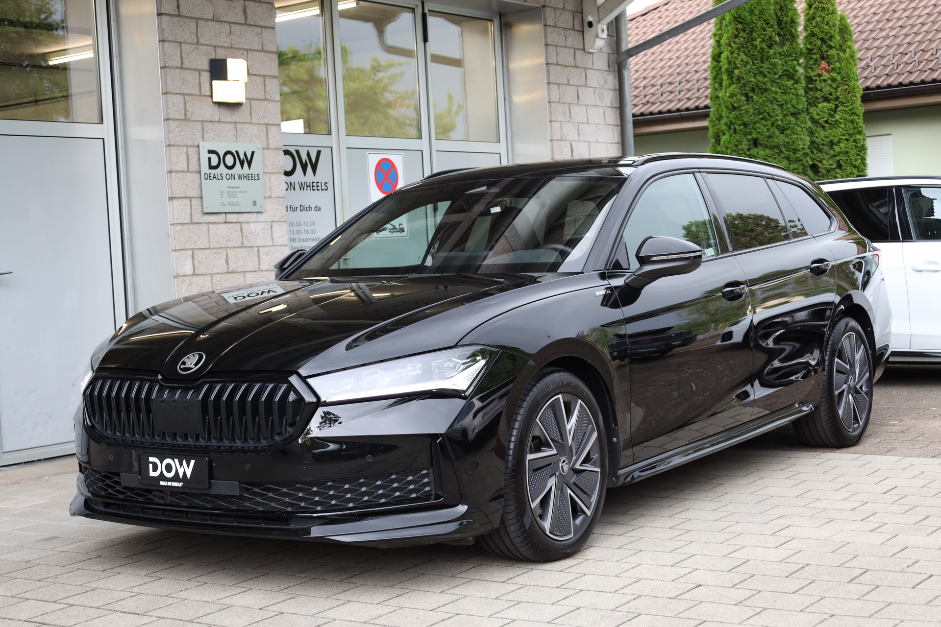 SKODA Superb Combi 2.0 TDi Sportline 4x4 DSG-image-2