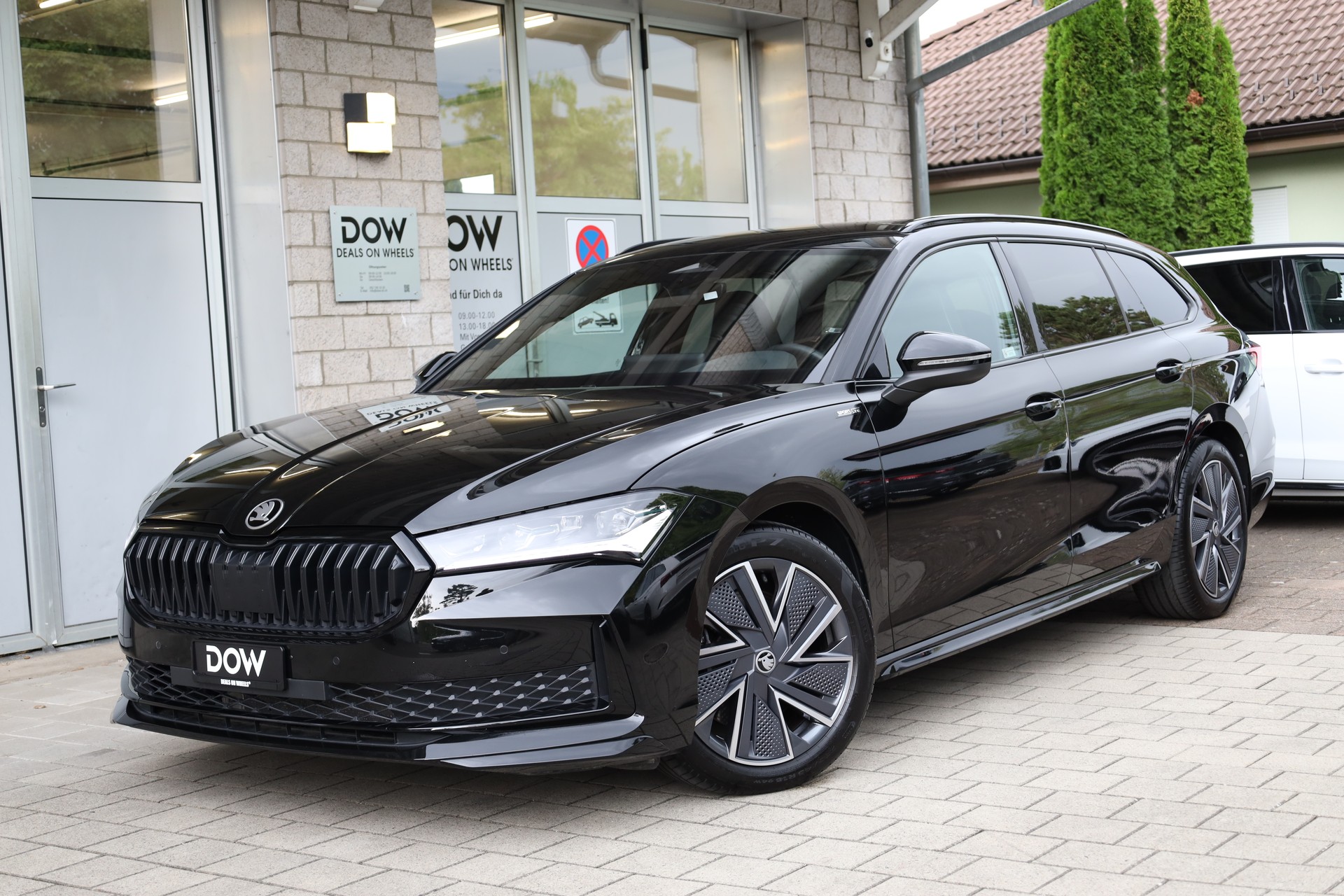 SKODA Superb Combi 2.0 TDi Sportline 4x4 DSG-image-0