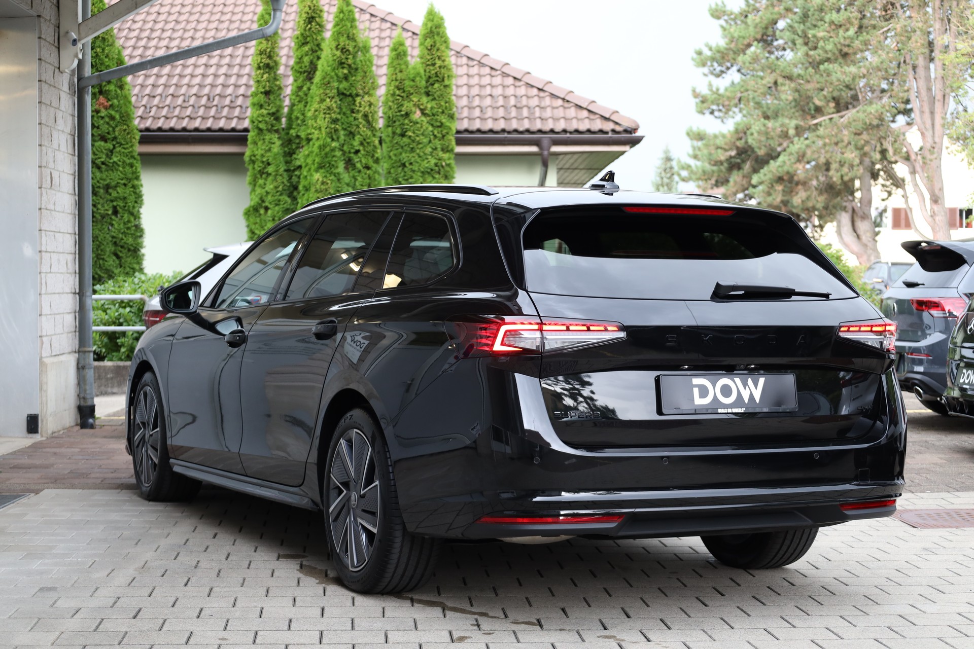 SKODA Superb Combi 2.0 TDi Sportline 4x4 DSG-image-3