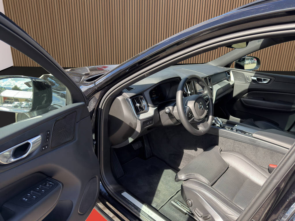 VOLVO XC60 2.0 T6 TE Ultra Black Edition eAWD-image-10