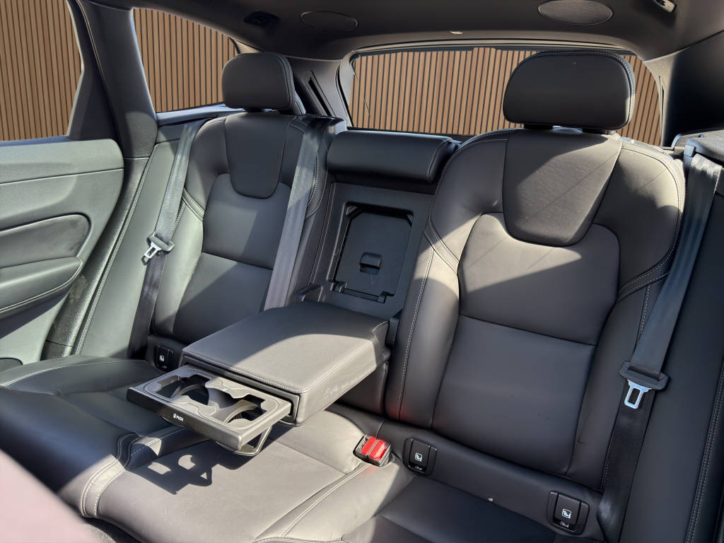 VOLVO XC60 2.0 T6 TE Ultra Black Edition eAWD-image-17