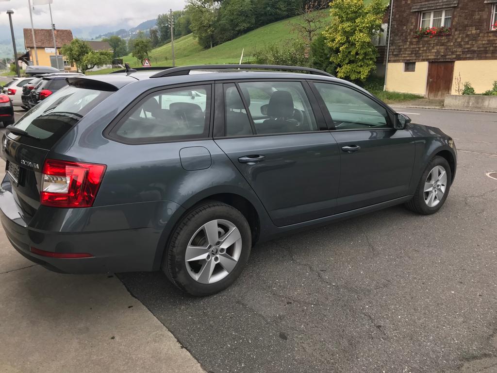 SKODA Octavia Combi 1.5 TSI ACT EVO Style-image-4