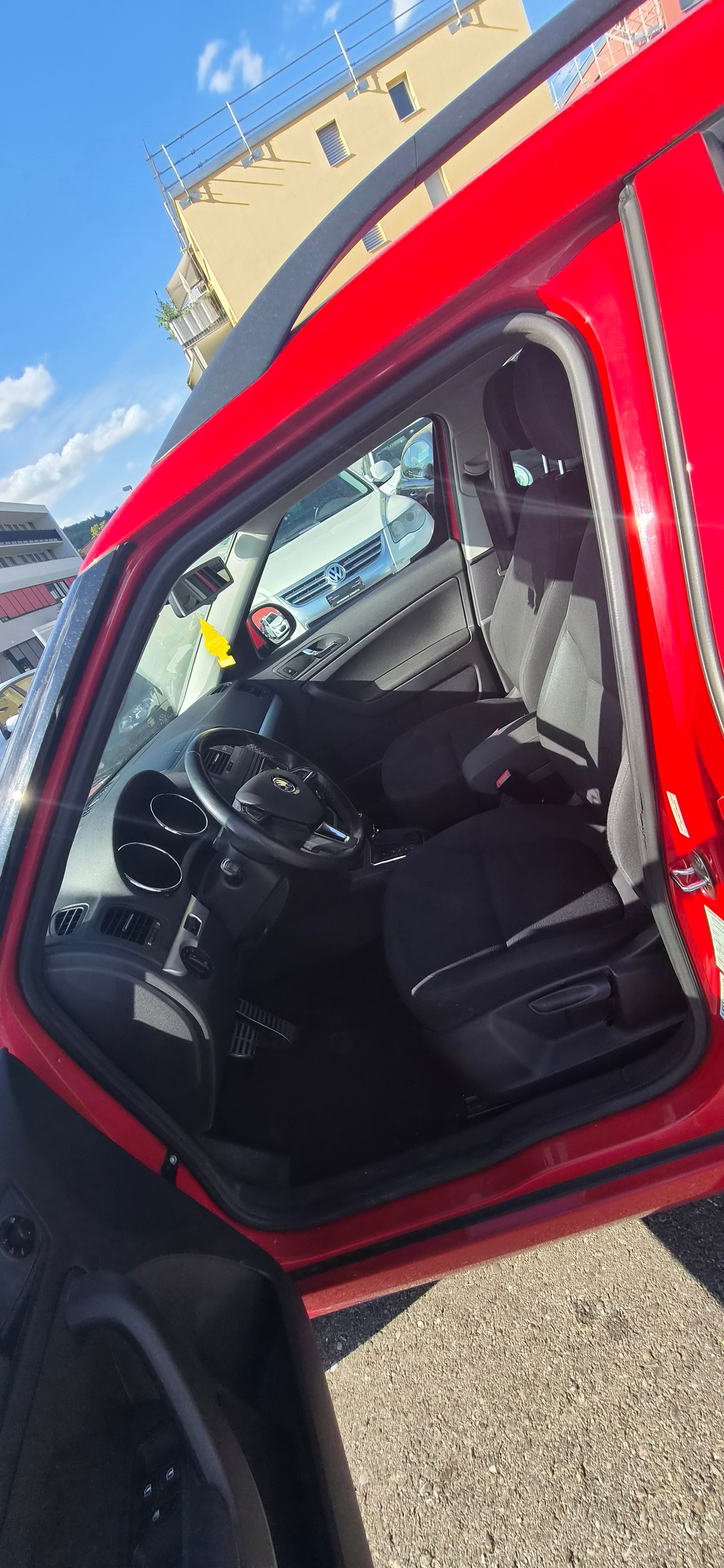 SKODA Yeti 2.0 TDI Active 4x4 DSG-image-10