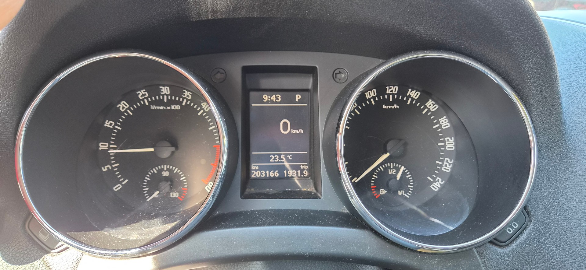 SKODA Yeti 2.0 TDI Active 4x4 DSG-image-14