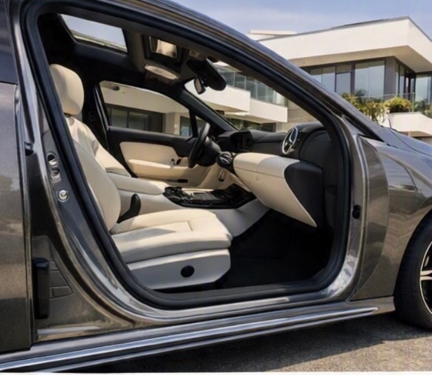MERCEDES-BENZ A 250 e AMG Line-image-4