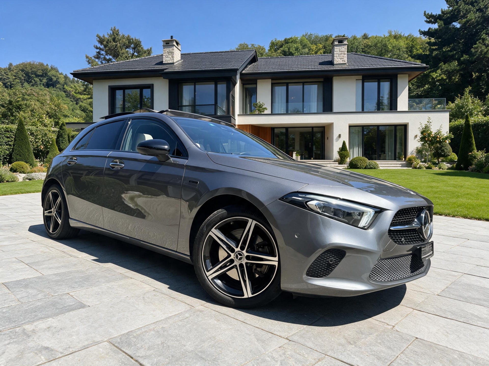 MERCEDES-BENZ A 250 e AMG Line-image-2