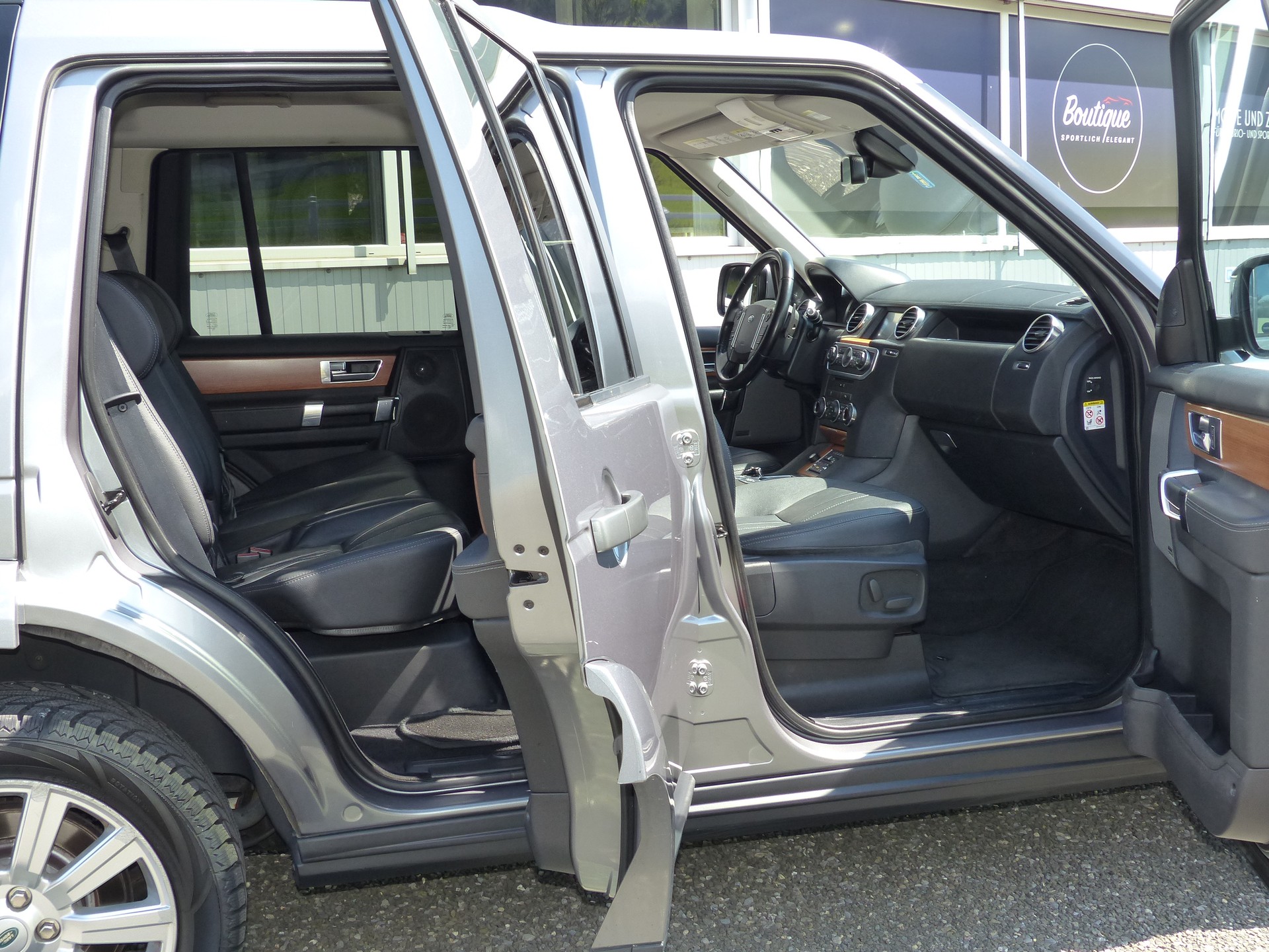LAND ROVER 3.0 SDV6 256 HSE-image-5