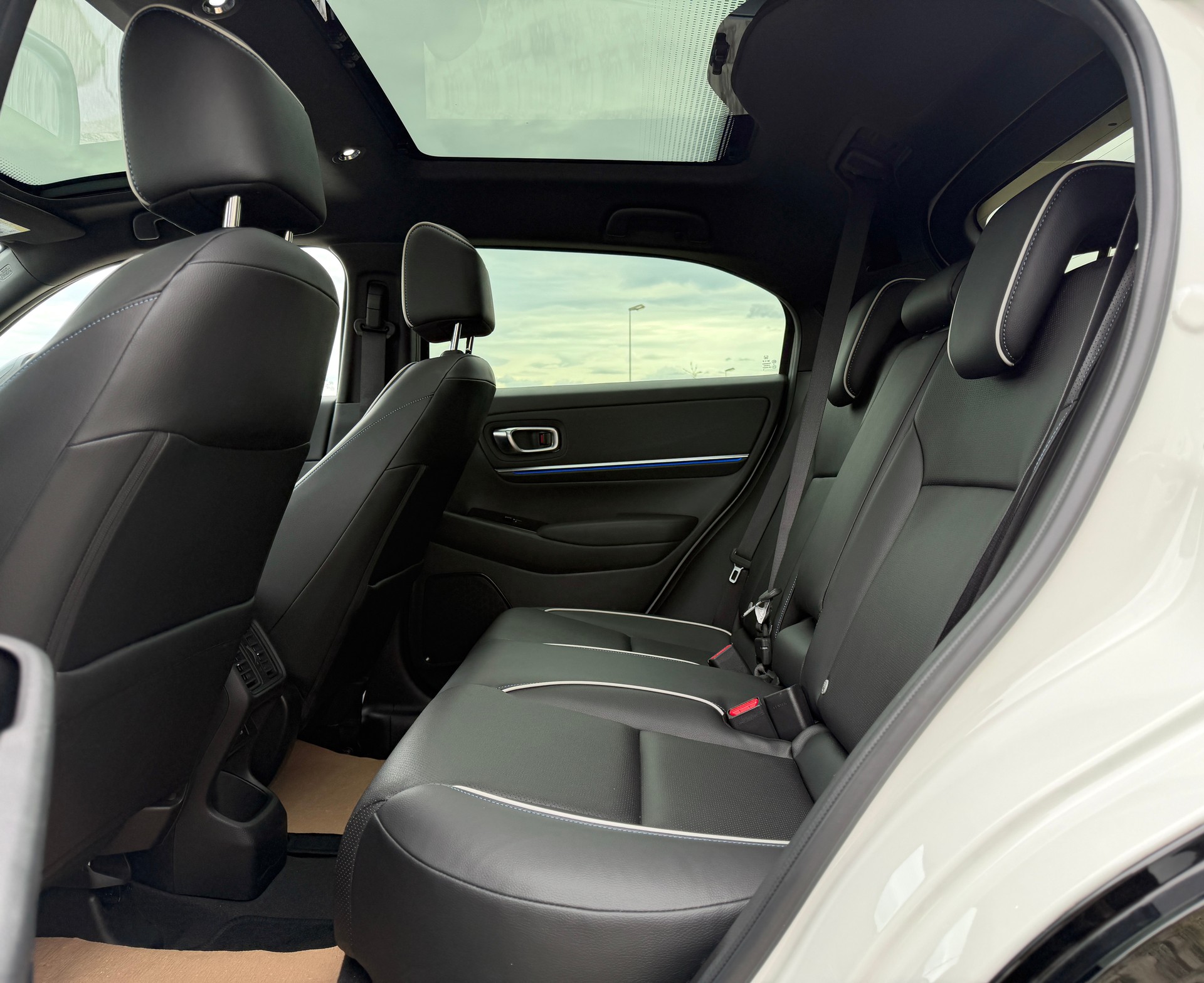 HONDA Ny1 Elegance-image-17
