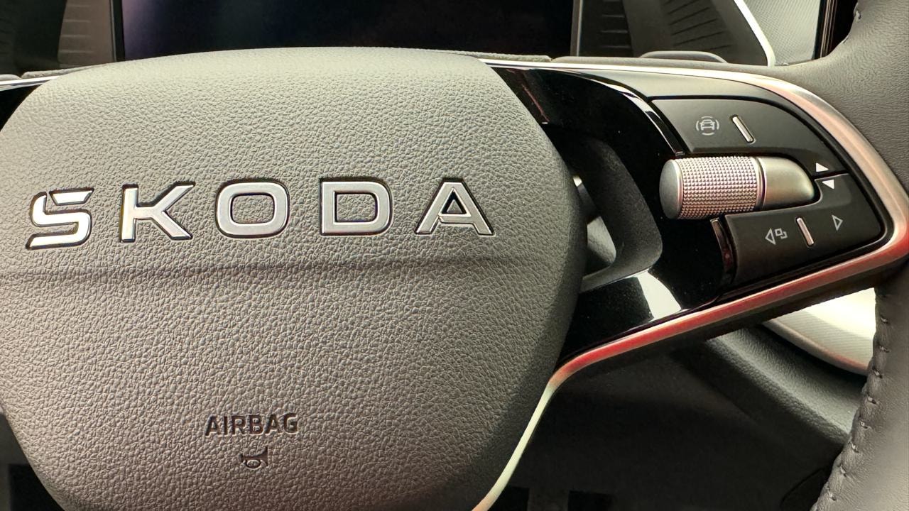 SKODA Octavia Combi 2.0 TDI DSG Selection-image-9