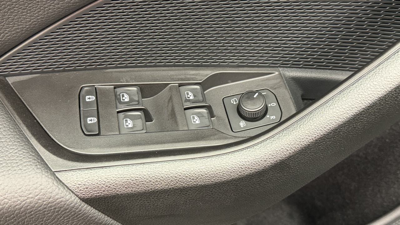 SKODA Octavia Combi 2.0 TDI DSG Selection-image-8