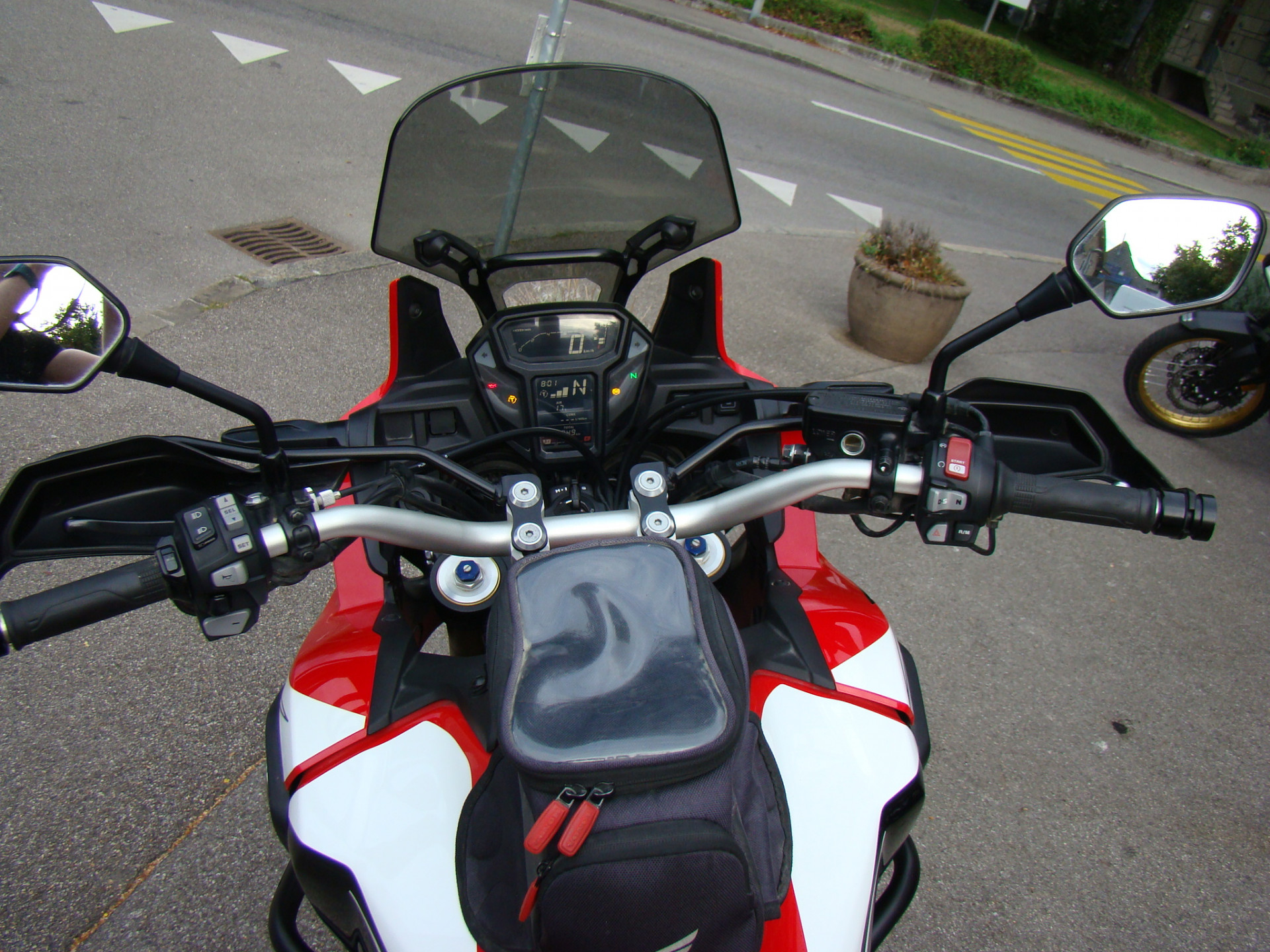 HONDA CRF 1000 L Africa Twin DCT HRC Dakar-showroom-element-2