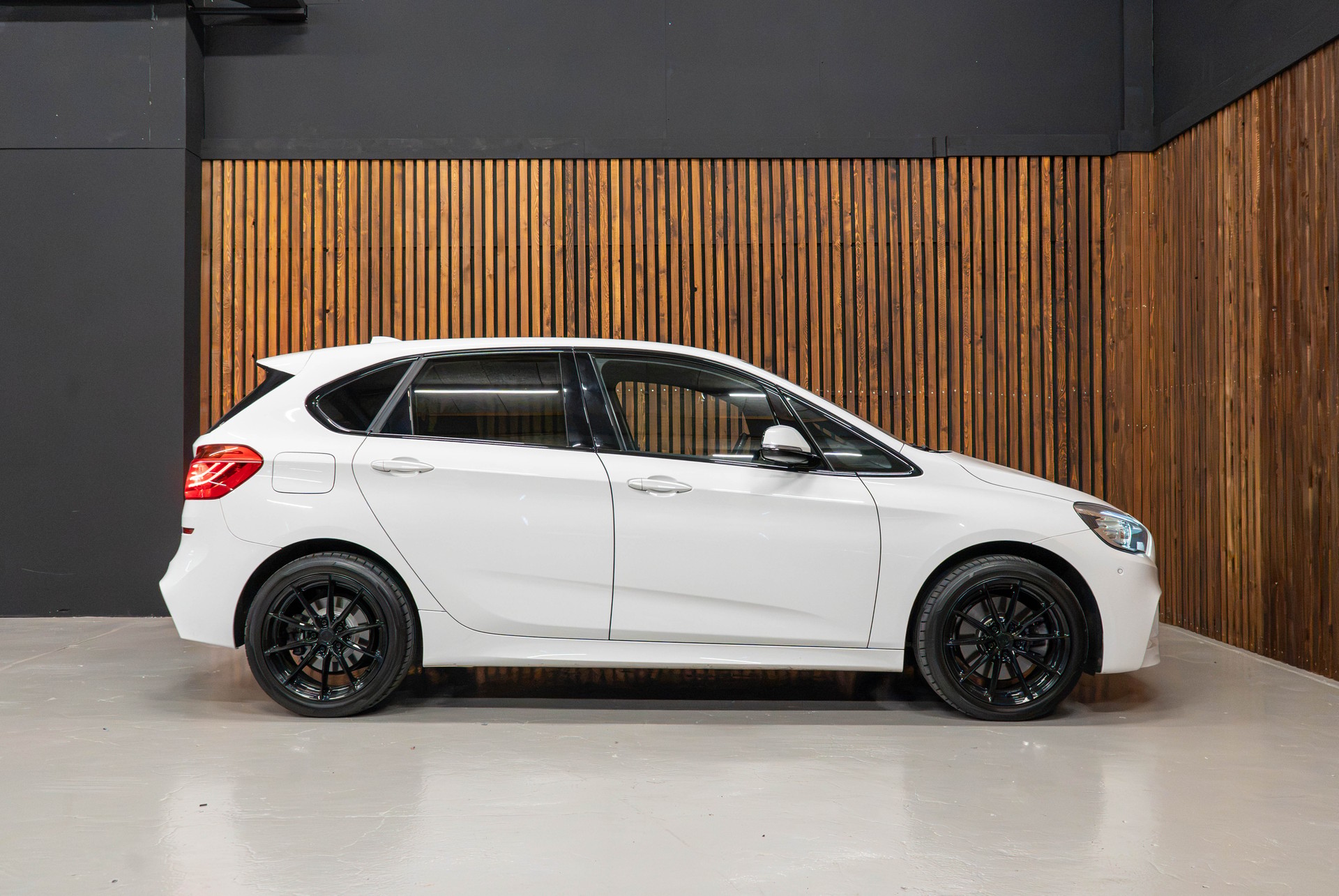 BMW 225xe Active Tourer-image-6