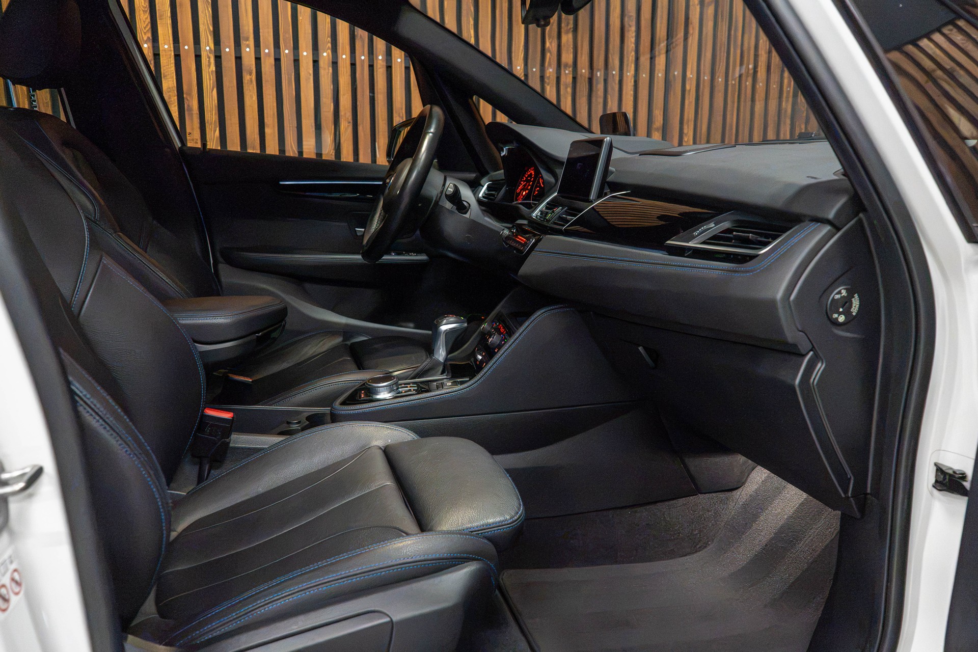 BMW 225xe Active Tourer-image-16