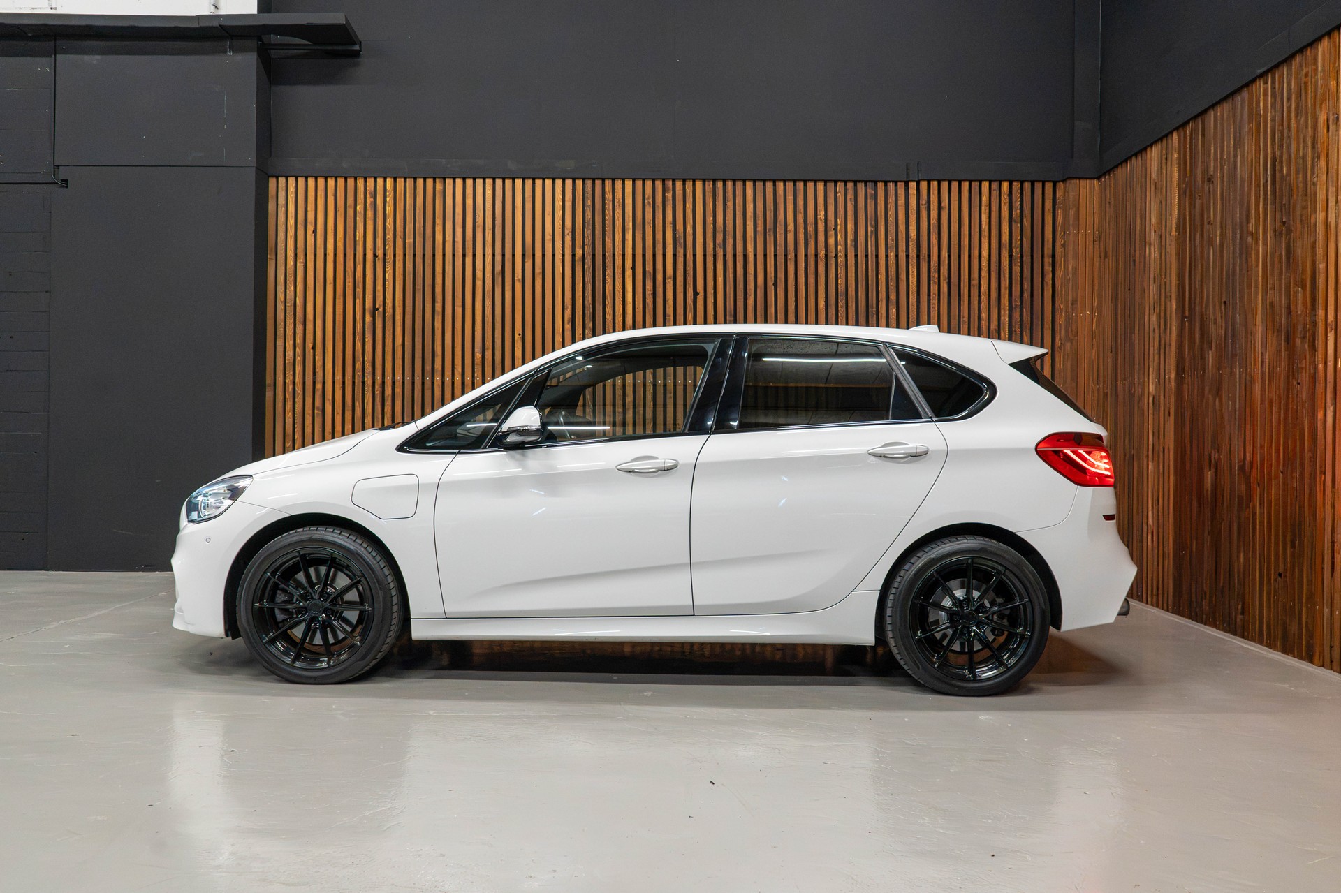 BMW 225xe Active Tourer-image-9