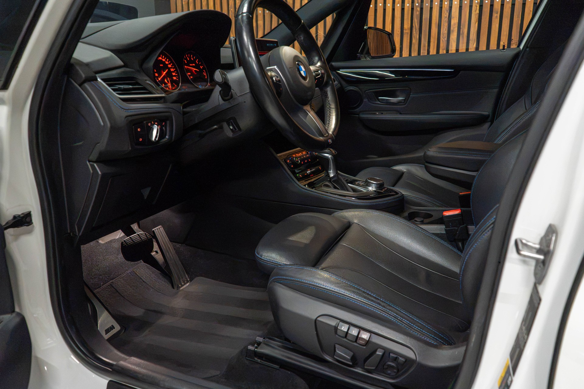 BMW 225xe Active Tourer-image-13