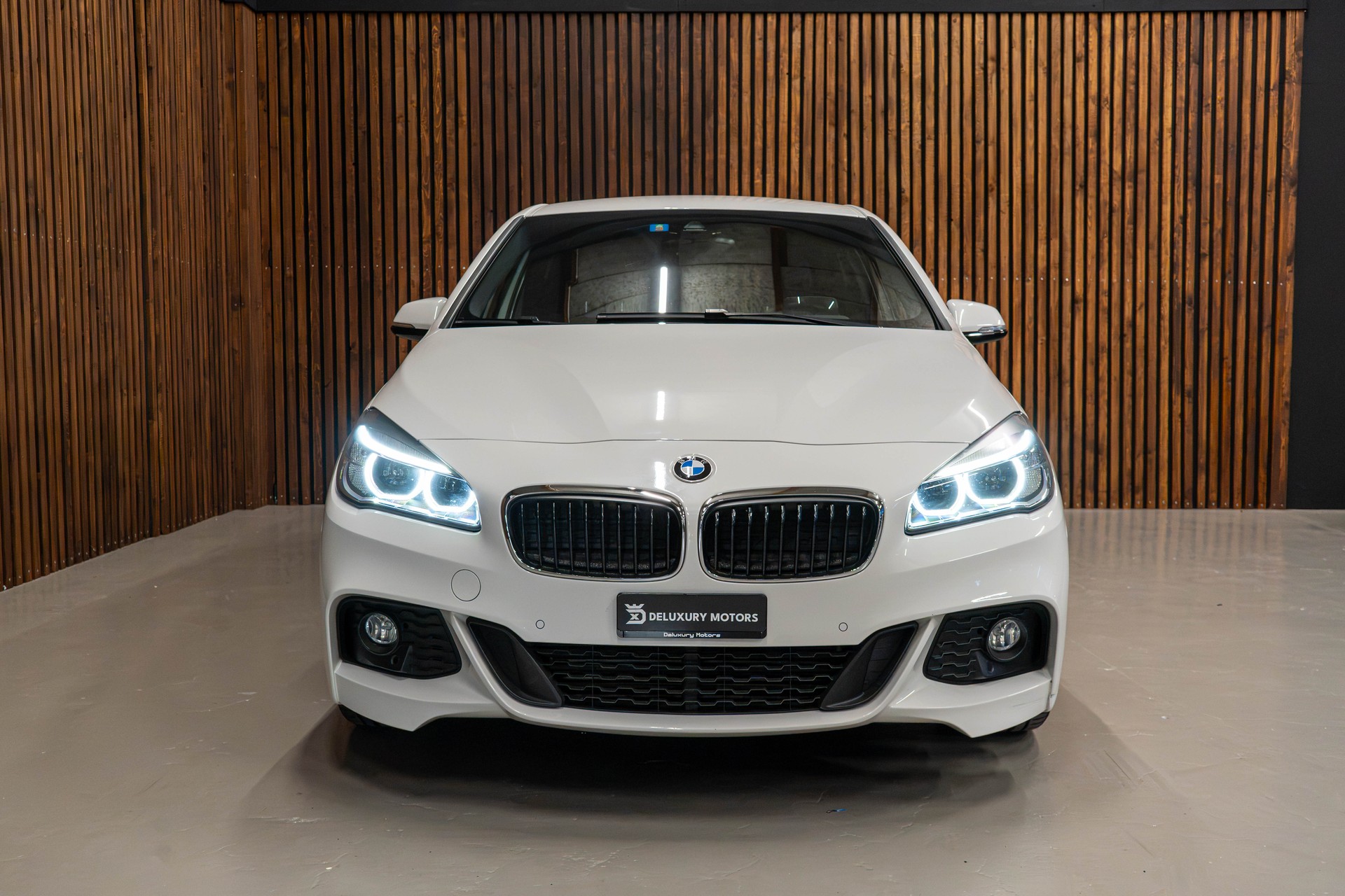 BMW 225xe Active Tourer-image-2