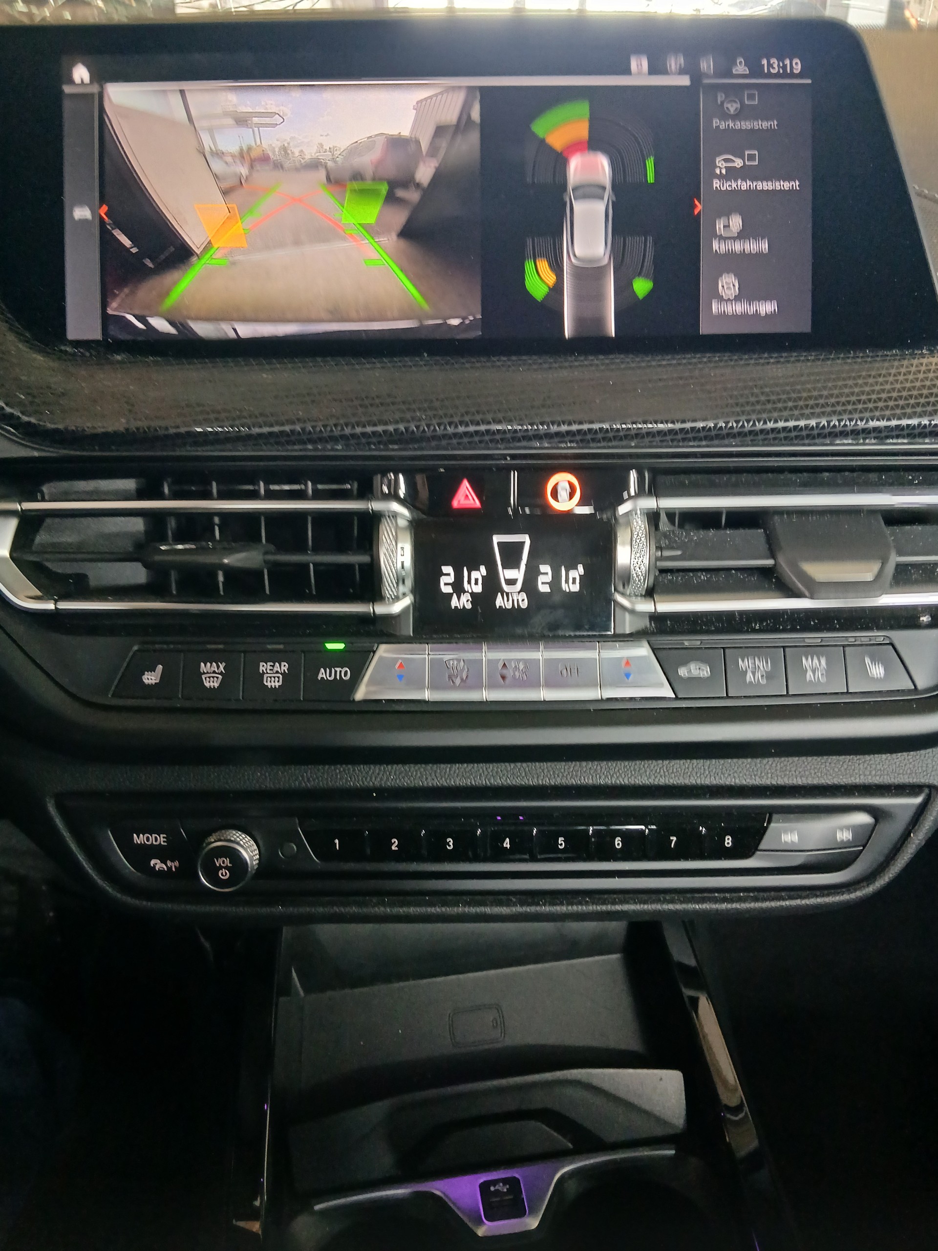 BMW 118i Essential Edition Steptronic-image-6