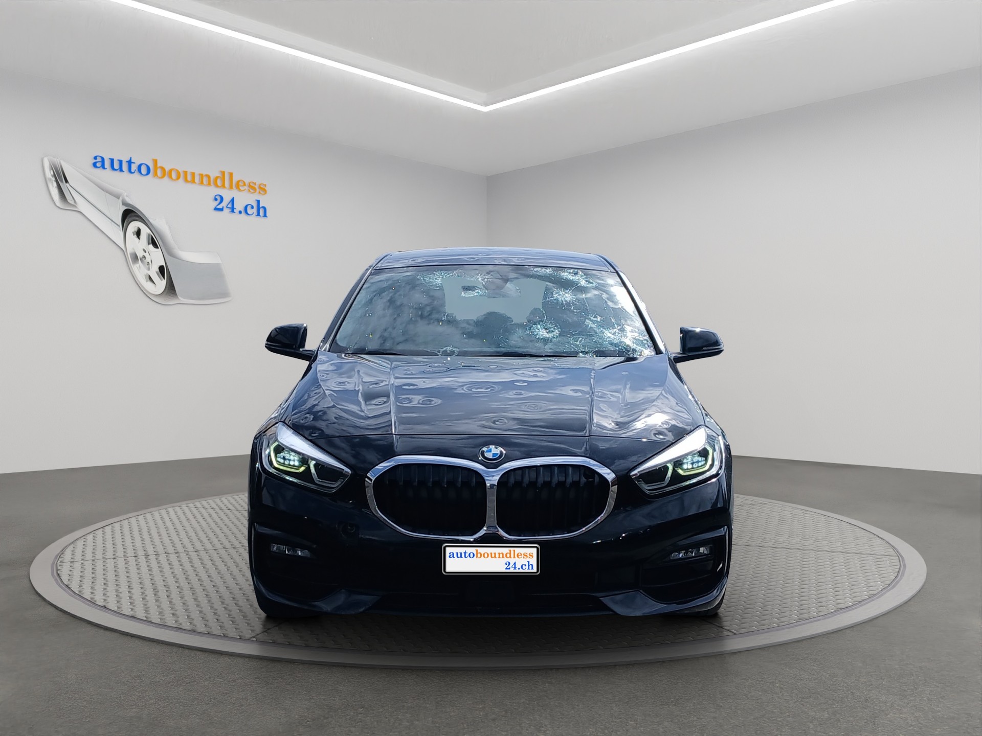 BMW 118i Essential Edition Steptronic-image-0