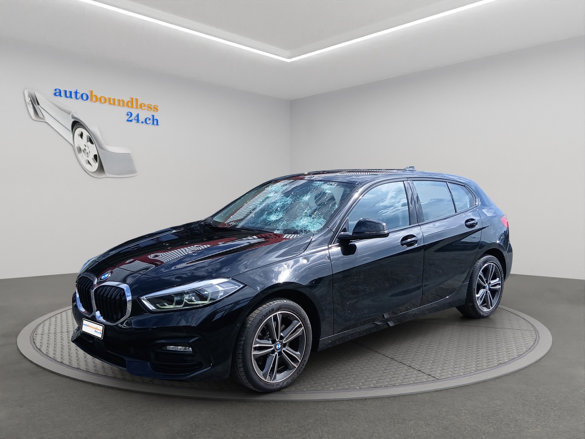BMW 118i Essential Edition Steptronic-image-2