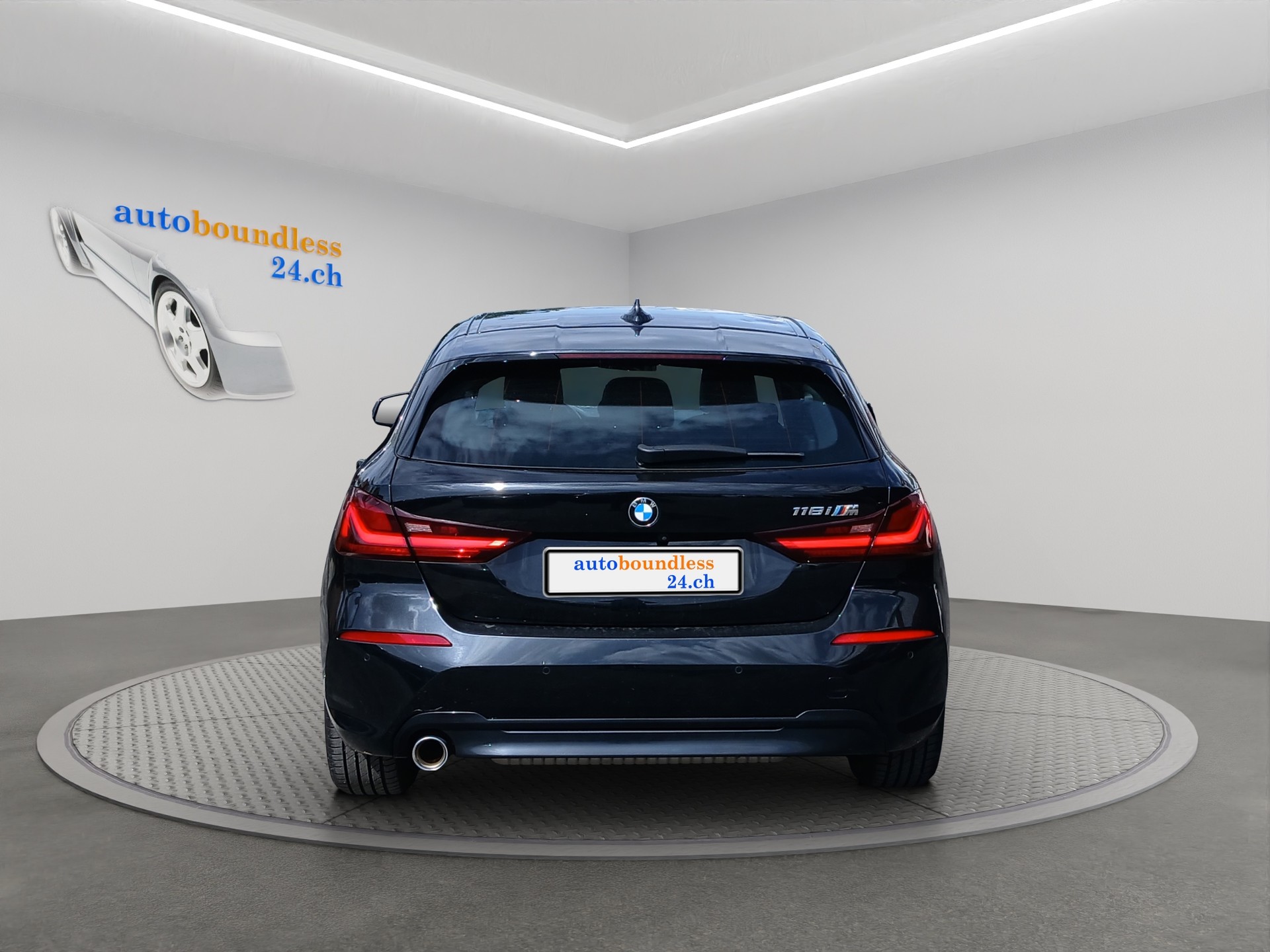 BMW 118i Essential Edition Steptronic-image-5