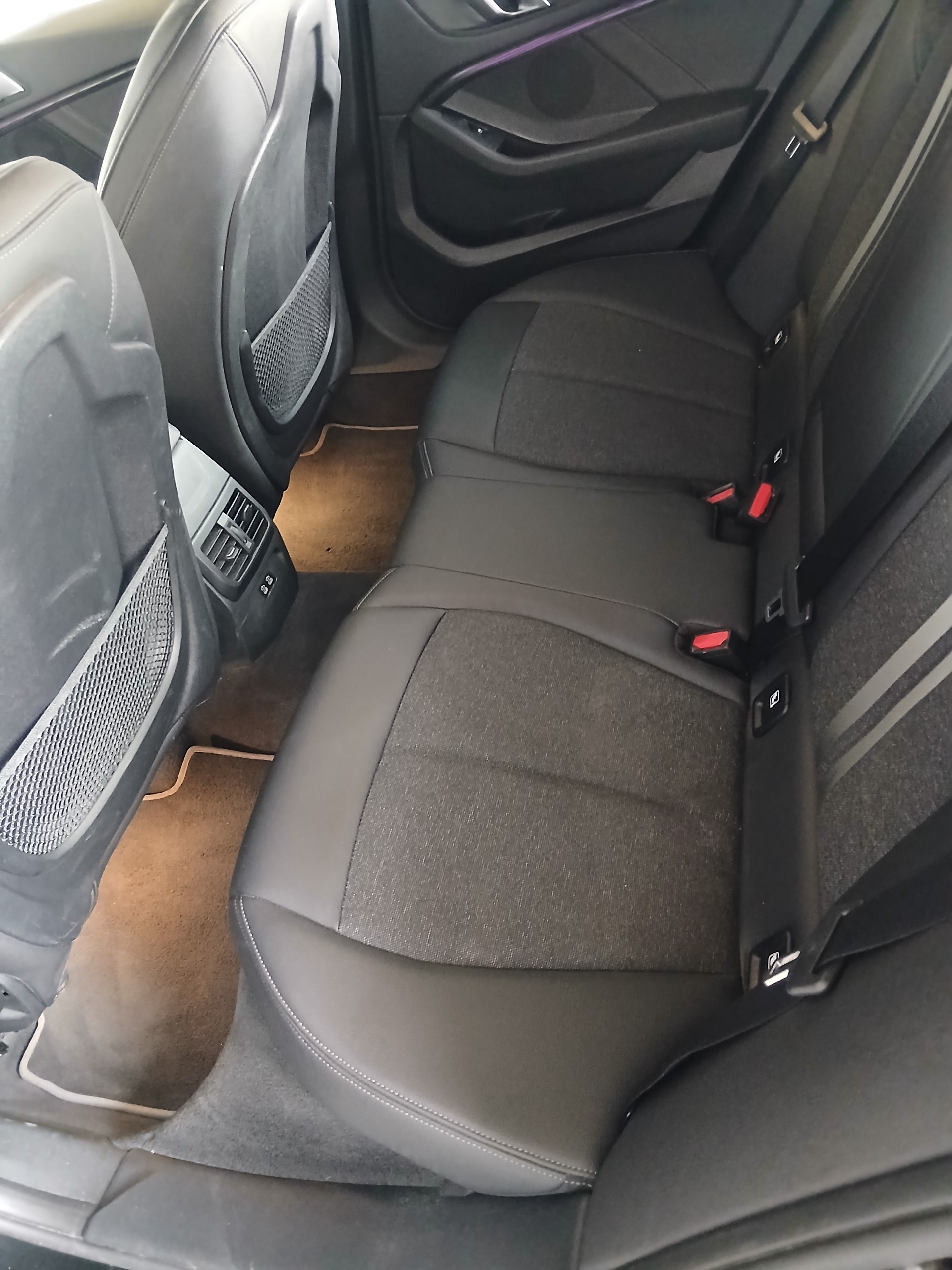 BMW 118i Essential Edition Steptronic-image-9