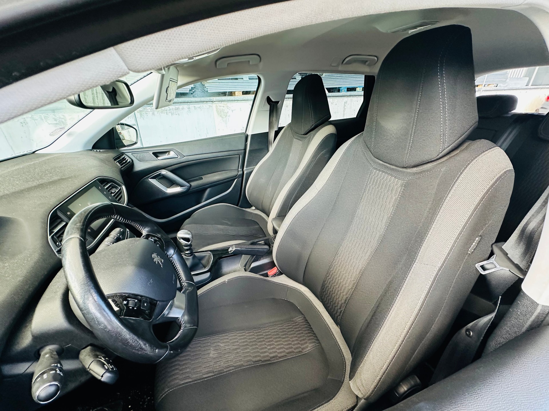 PEUGEOT 308 SW 1.2 THP Style-image-6
